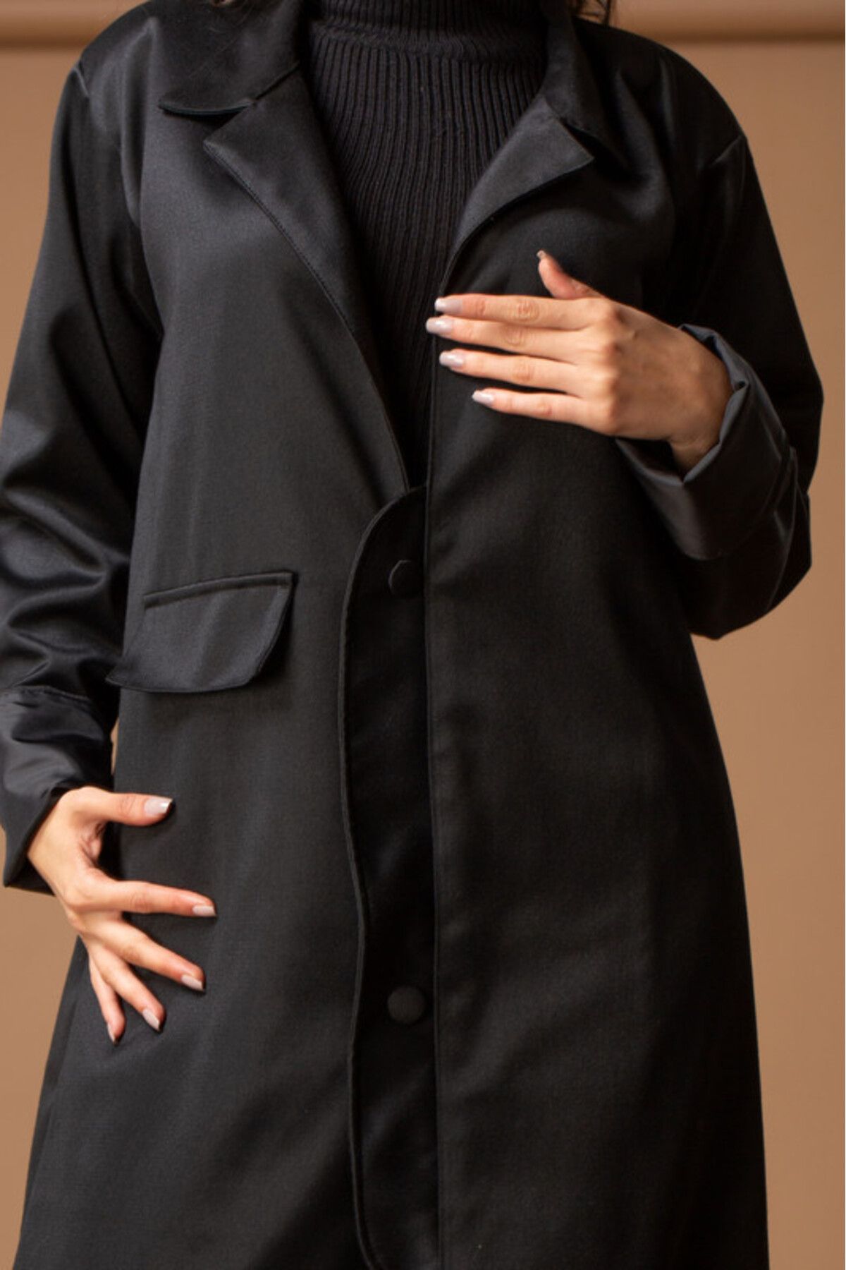 outline-Black two-piece abaya 3