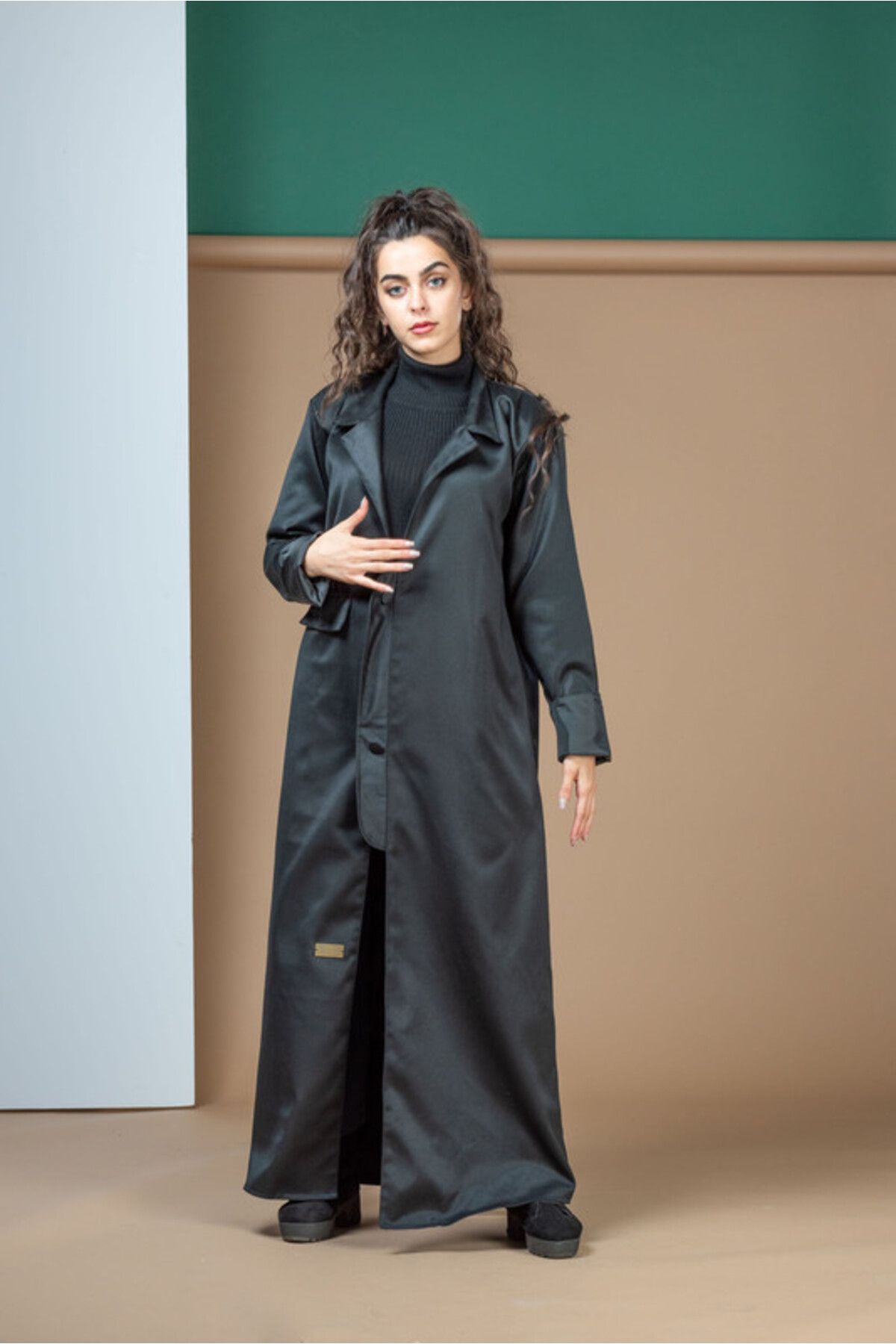 outline-Black two-piece abaya 1