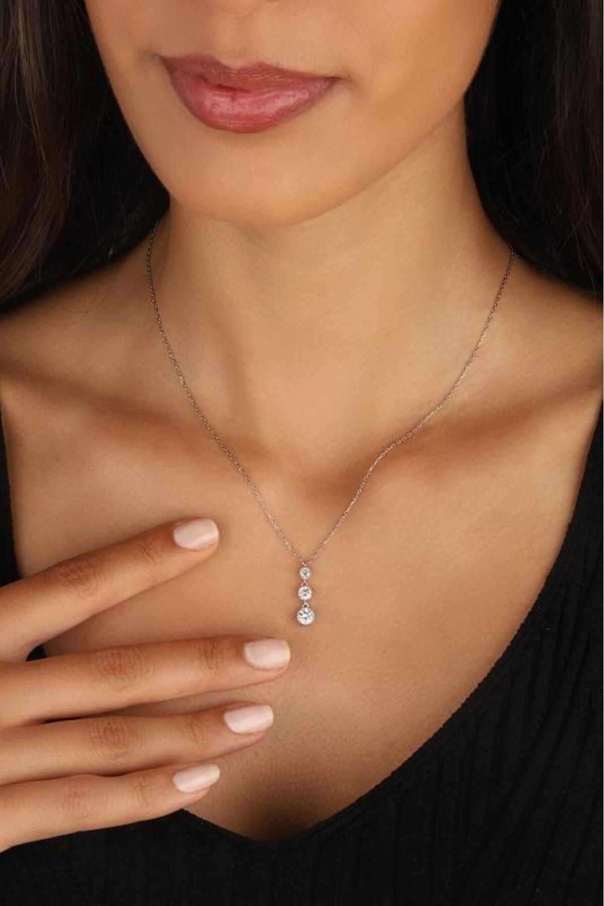 Mistik Silver Ortası Tek Taşlı Sarkık Gümüş Kolye