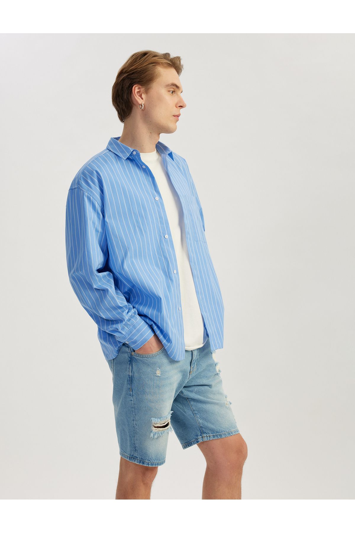 Koton Yeni Sezon Pamuklu Yırtık Detaylı Bermuda Slim Fit Jean Şort