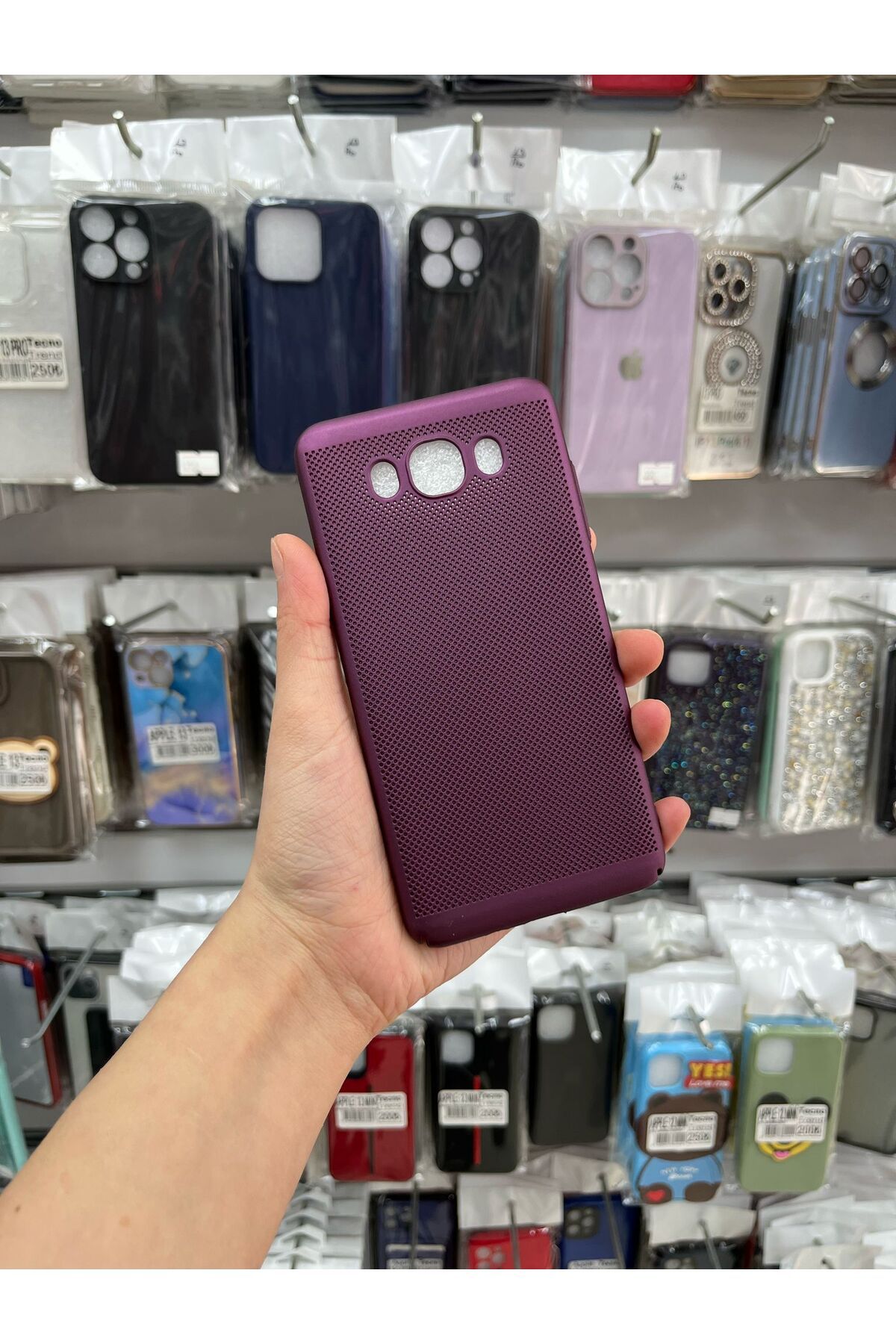 TECNOTREND Galaxy J7 2016 Uyumlu İnce Delikli Sert Silikon Kılıf