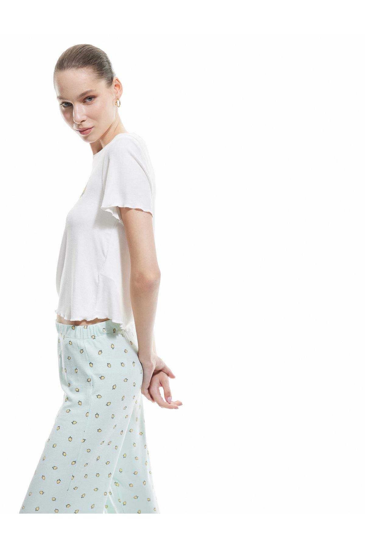 Koton Yeni Sezon Viskon Kumaş Bisiklet Yaka Kısa Kollu Limon Baskılı Pijama Takımı