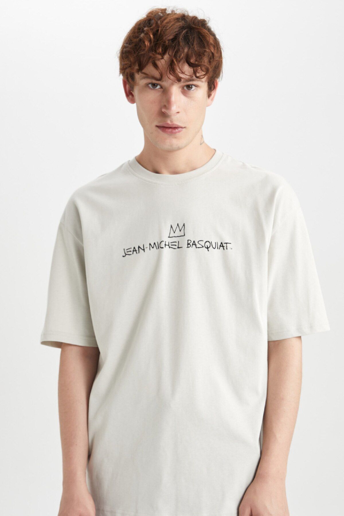 DeFacto-Jean Michel Basquiat Oversize Crew Neck Back Print T-Shirt A9427Ax23Hs 1