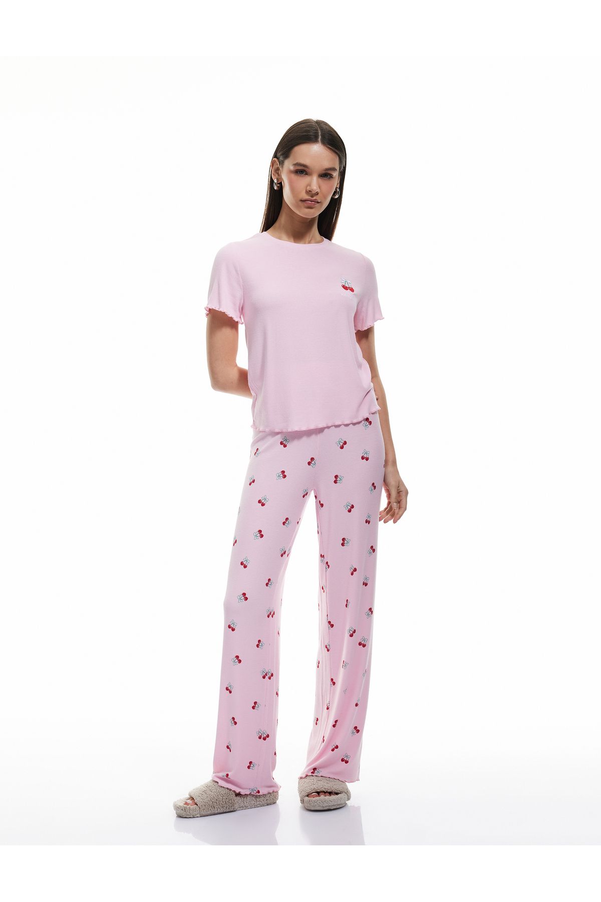 Koton Yeni Sezon Rahat Kalıp Kaşkorse Viskon Kısa Kollu Kiraz Baskılı Pijama Takımı