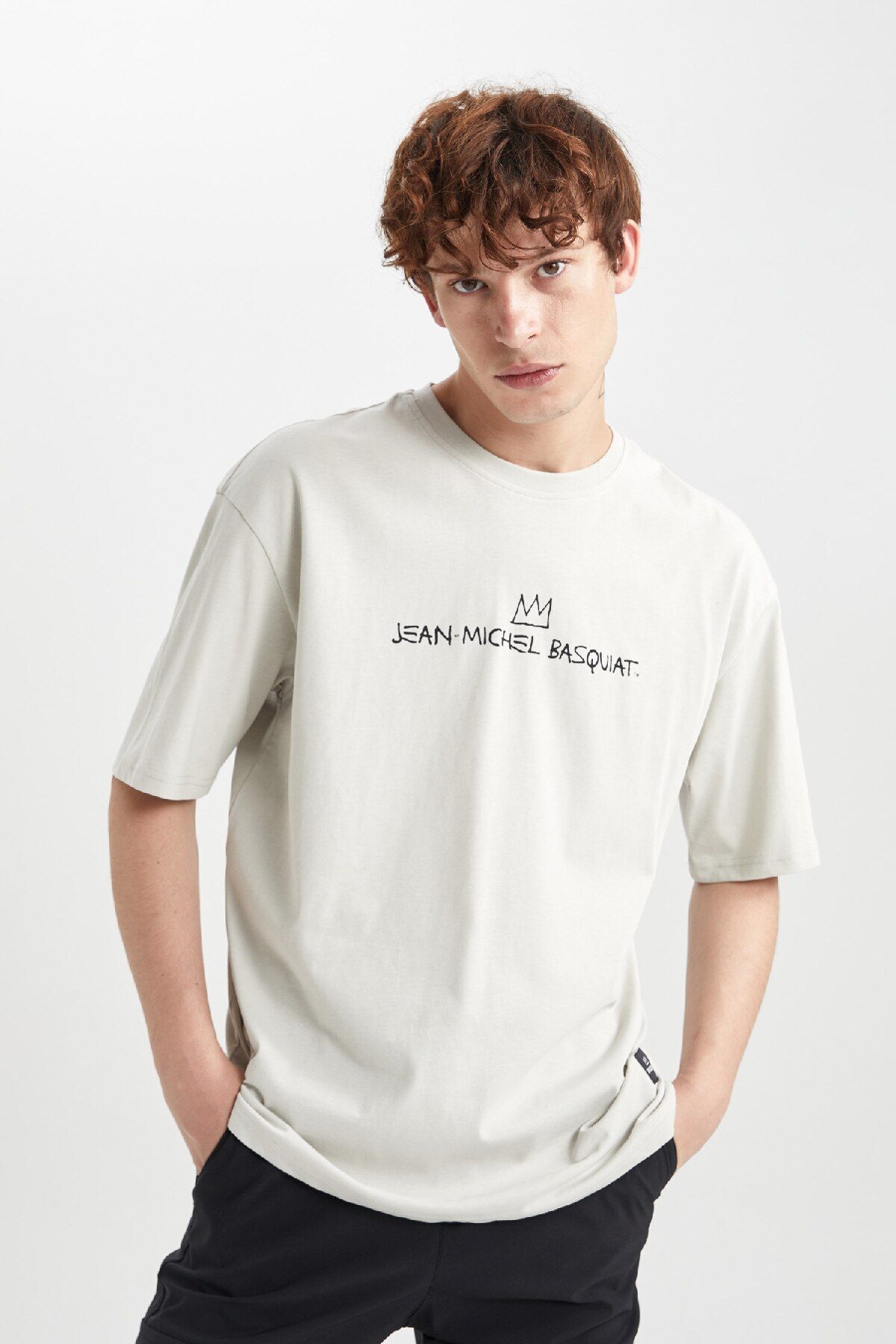 DeFacto-Jean Michel Basquiat Oversize Crew Neck Back Print T-Shirt A9427Ax23Hs 3