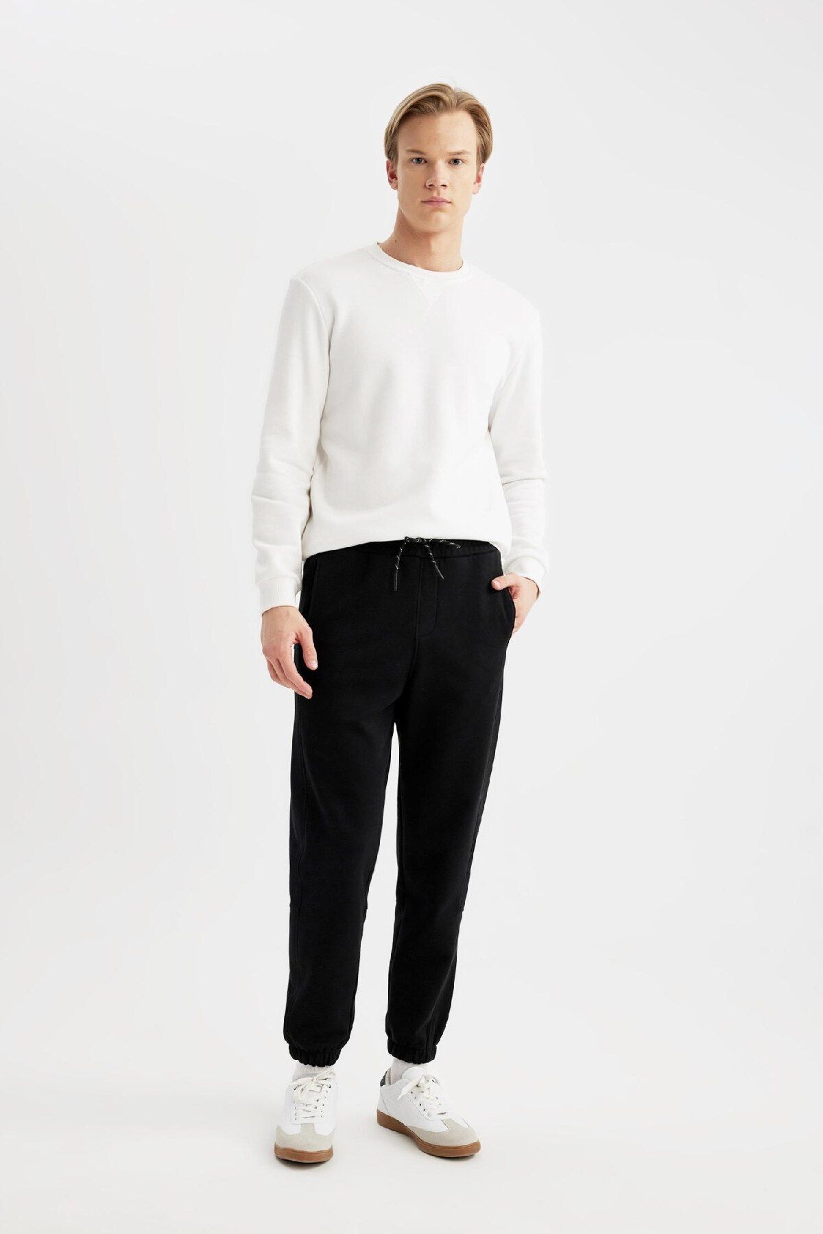 DeFacto-Regular Fit Sweatpants Pockets Lace up Waist Elastic Leg B6155Ax24Sp 4