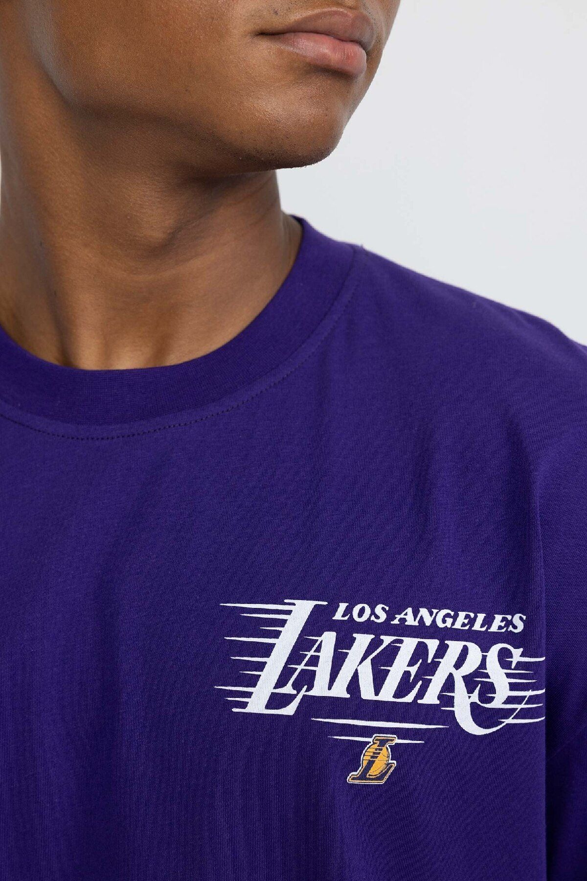 DeFacto-تي شيرت Los Angeles Lakers NBA كبير الحجم - رقبة دائرية، كم قصير، مقاس واسع B7480ax24sp 6