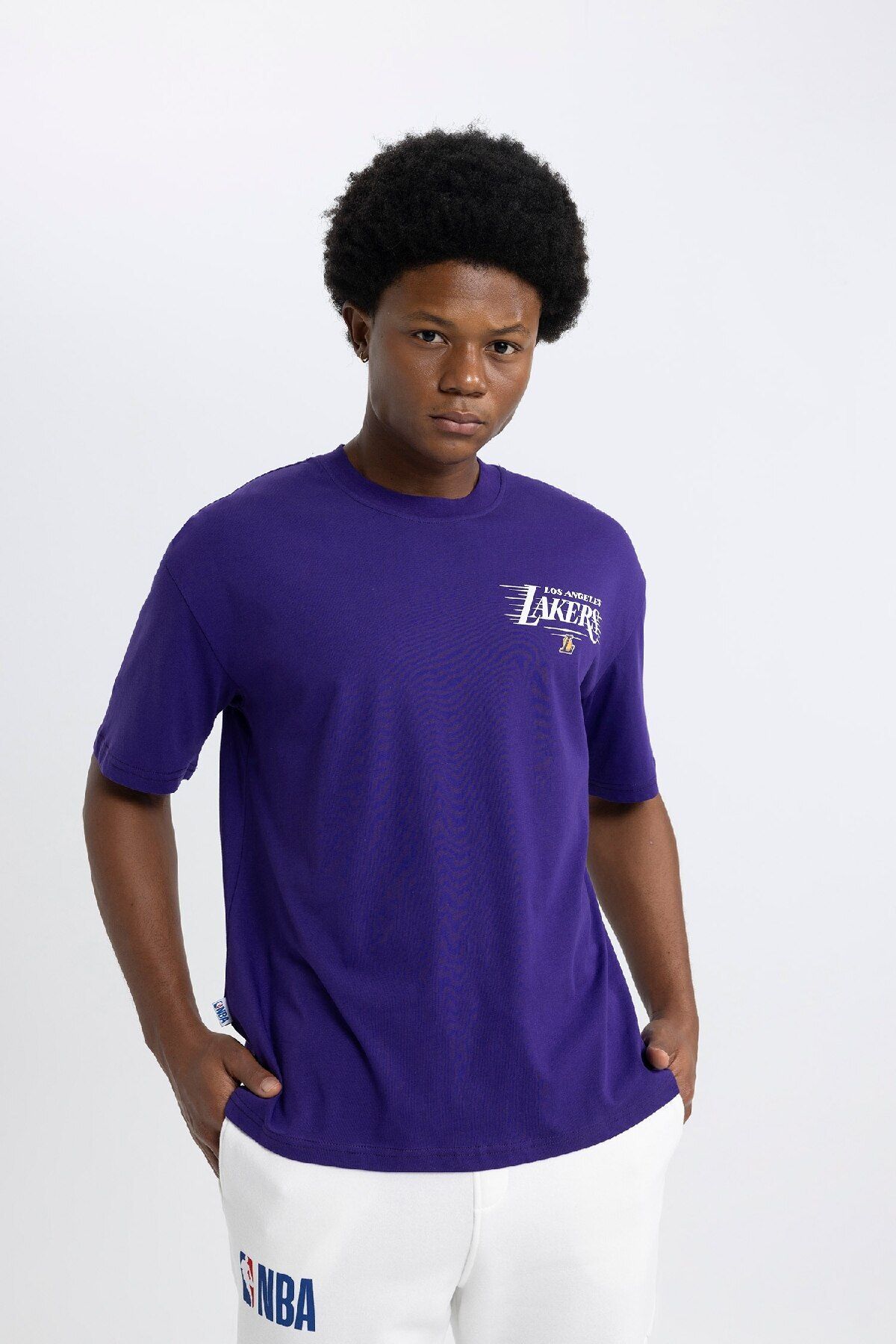 DeFacto-تي شيرت Los Angeles Lakers NBA كبير الحجم - رقبة دائرية، كم قصير، مقاس واسع B7480ax24sp 3