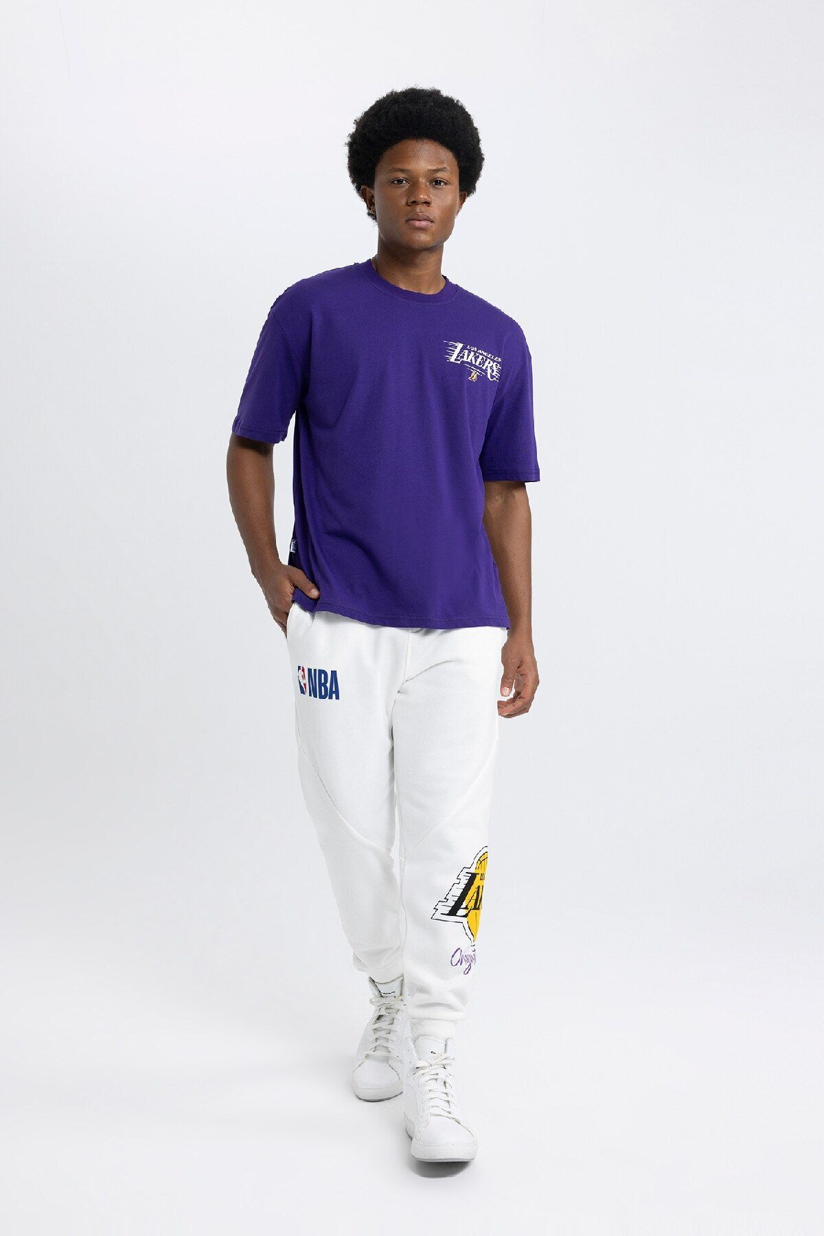 DeFacto-تي شيرت Los Angeles Lakers NBA كبير الحجم - رقبة دائرية، كم قصير، مقاس واسع B7480ax24sp 2