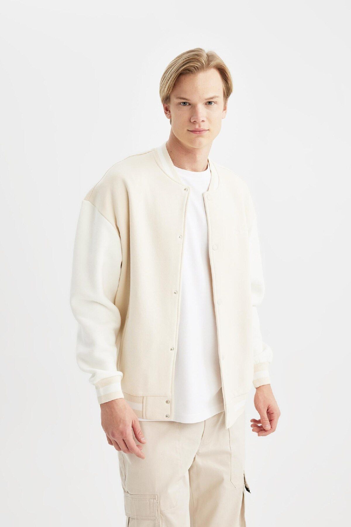 DeFacto-College Collar Bomber Cardigan - Oversize with Soft Feather, Pockets, Snap Closure Model B8157Ax24Sp 4