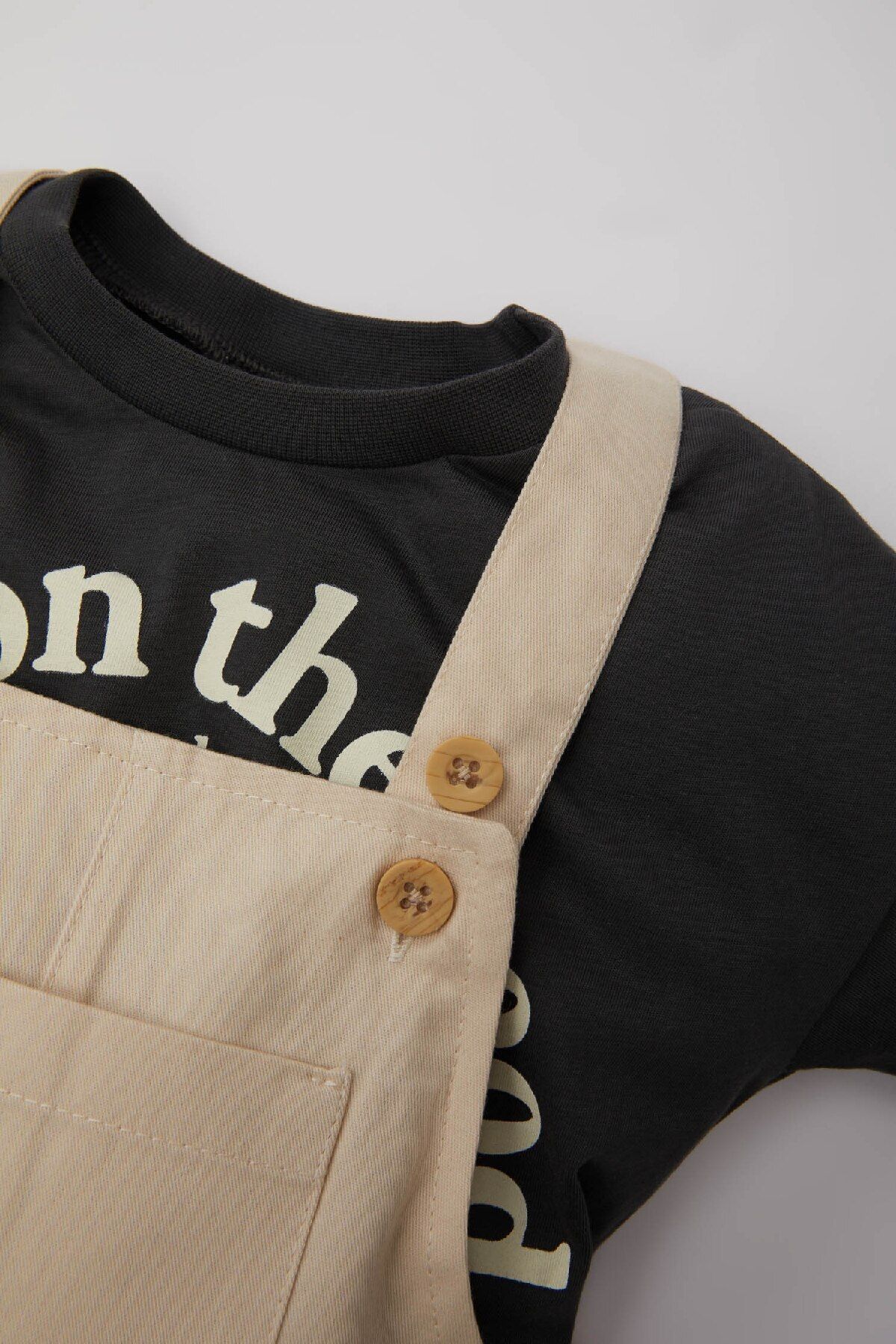 DeFacto-2-teiliges Set für Babys – bedrucktes T-Shirt mit Rundhalsausschnitt und Salopet B8079a524sm 3