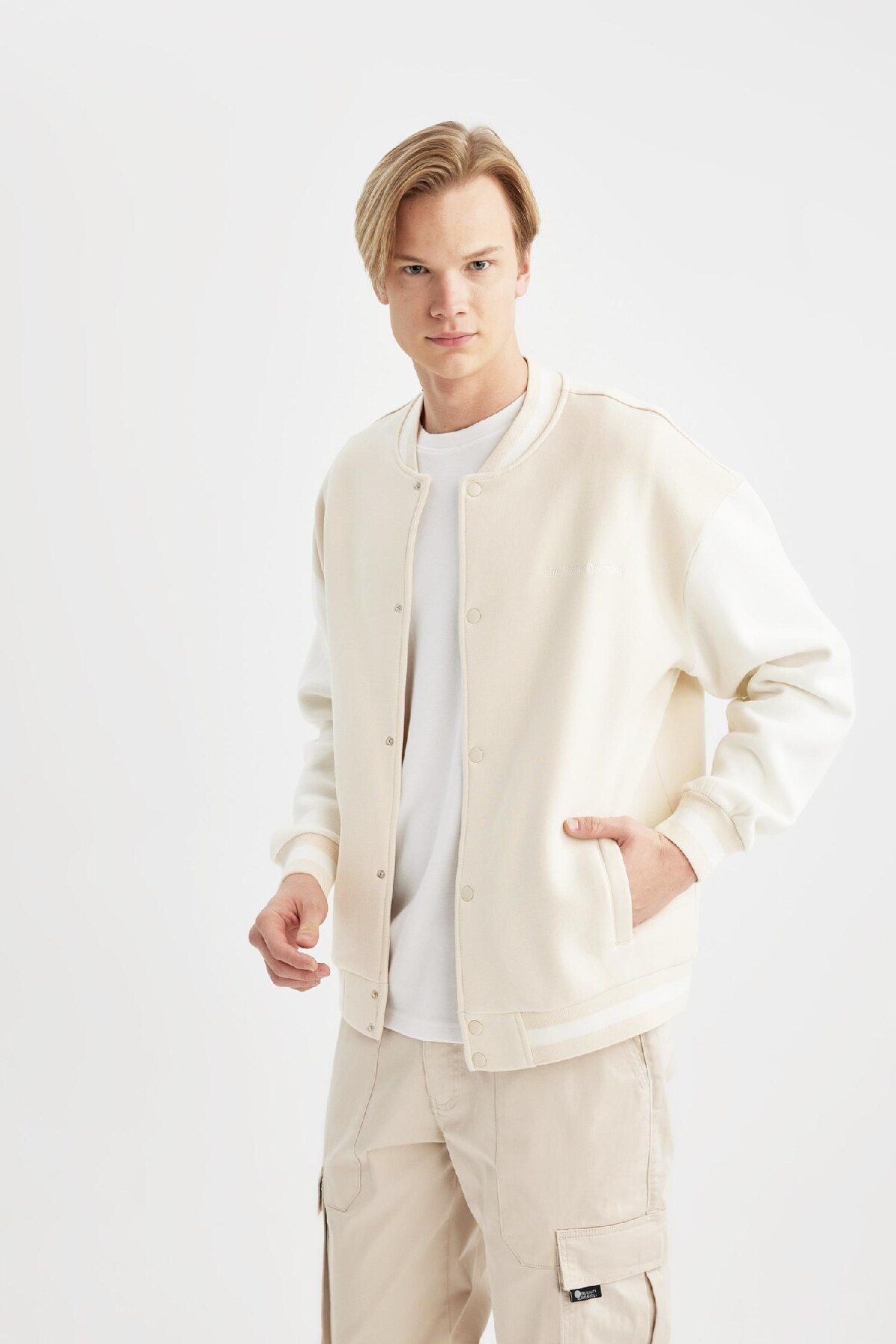 DeFacto-College Collar Bomber Cardigan - Oversize with Soft Feather, Pockets, Snap Closure Model B8157Ax24Sp 6