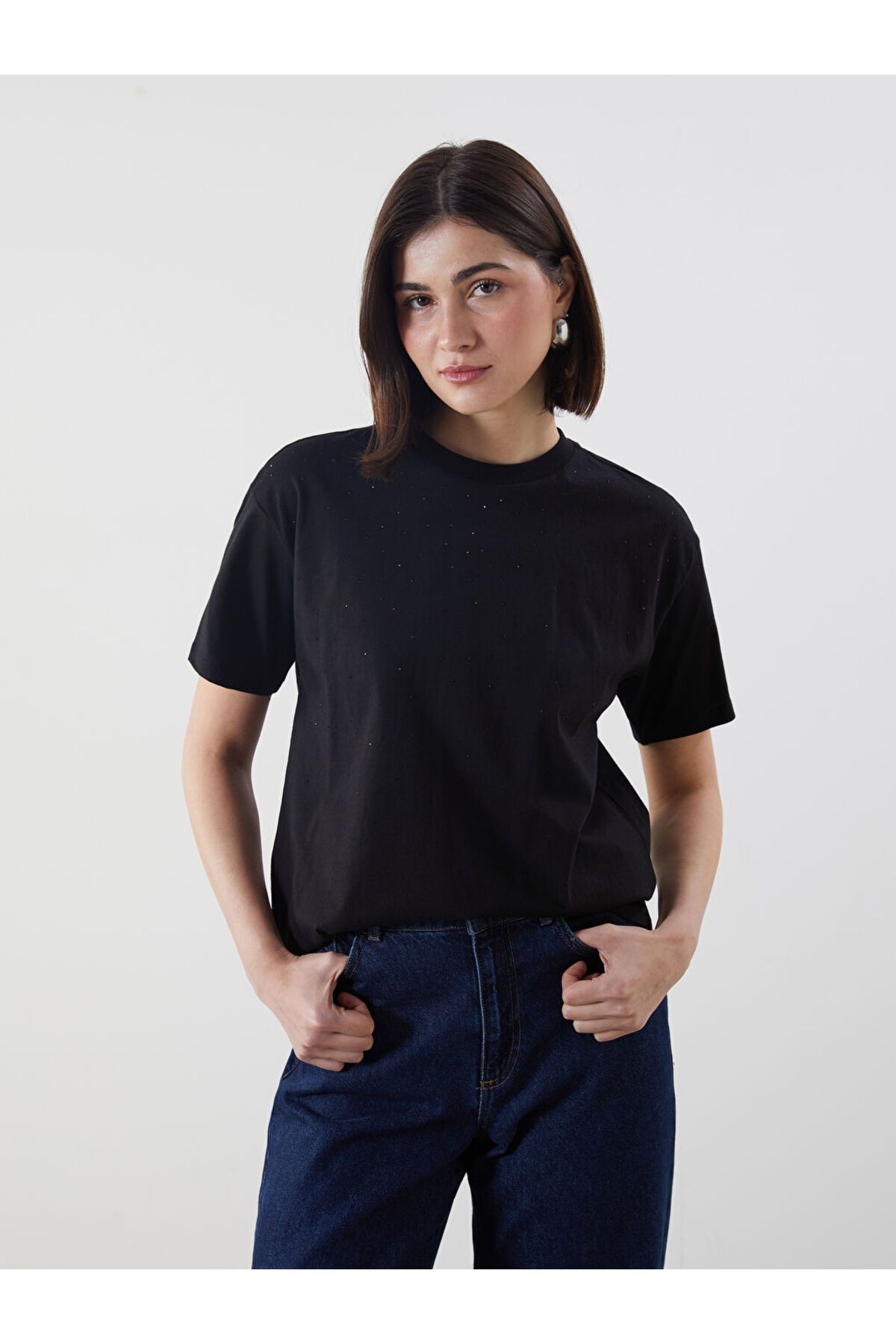LC Waikiki LCW Modest Siyah Bisiklet Yaka Taşlı Kadın Tişört S5LY29Z8NVY25