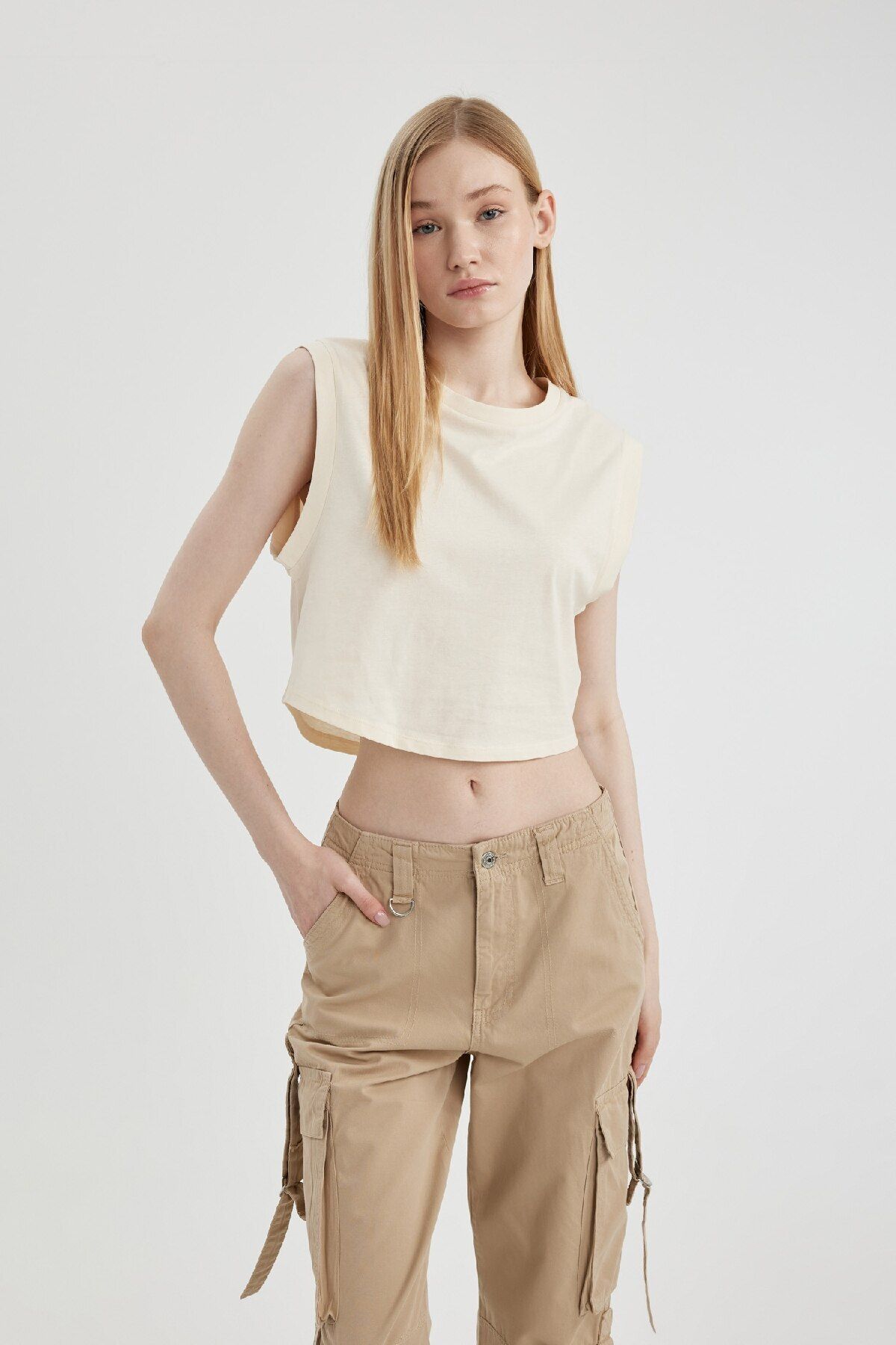 DeFacto Coolol Loose Fit Crew Neck Basic Plain Tank Top Z4268az24sm Kobieta - XS