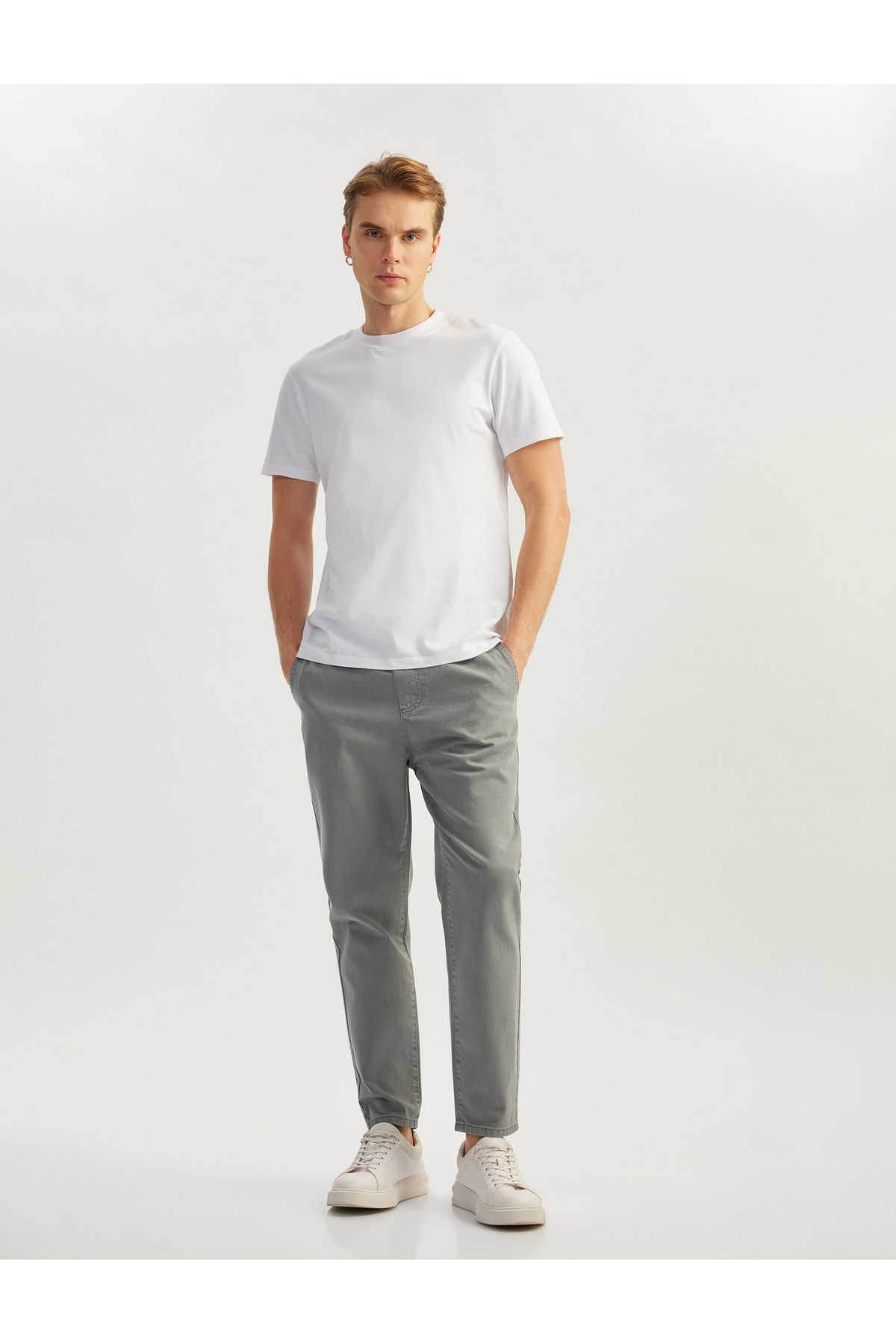Koton Yeni Sezon Beli Bağcıklı Straight Fit Cep Detaylı Pamuklu Jogger Pantolon