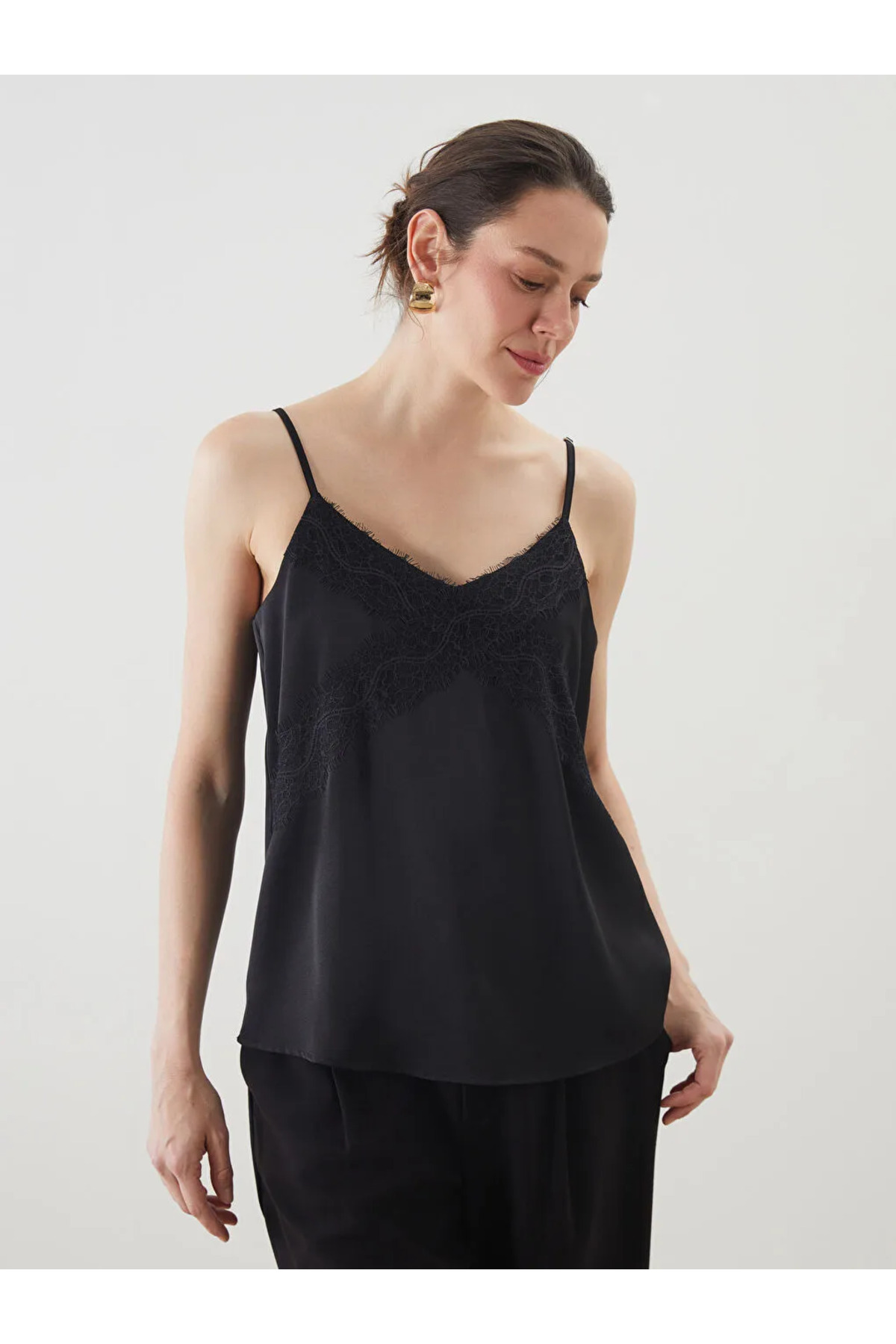 LC Waikiki-Lcwaikiki Classic Black V Neck Lace Detail Women Blouse 4