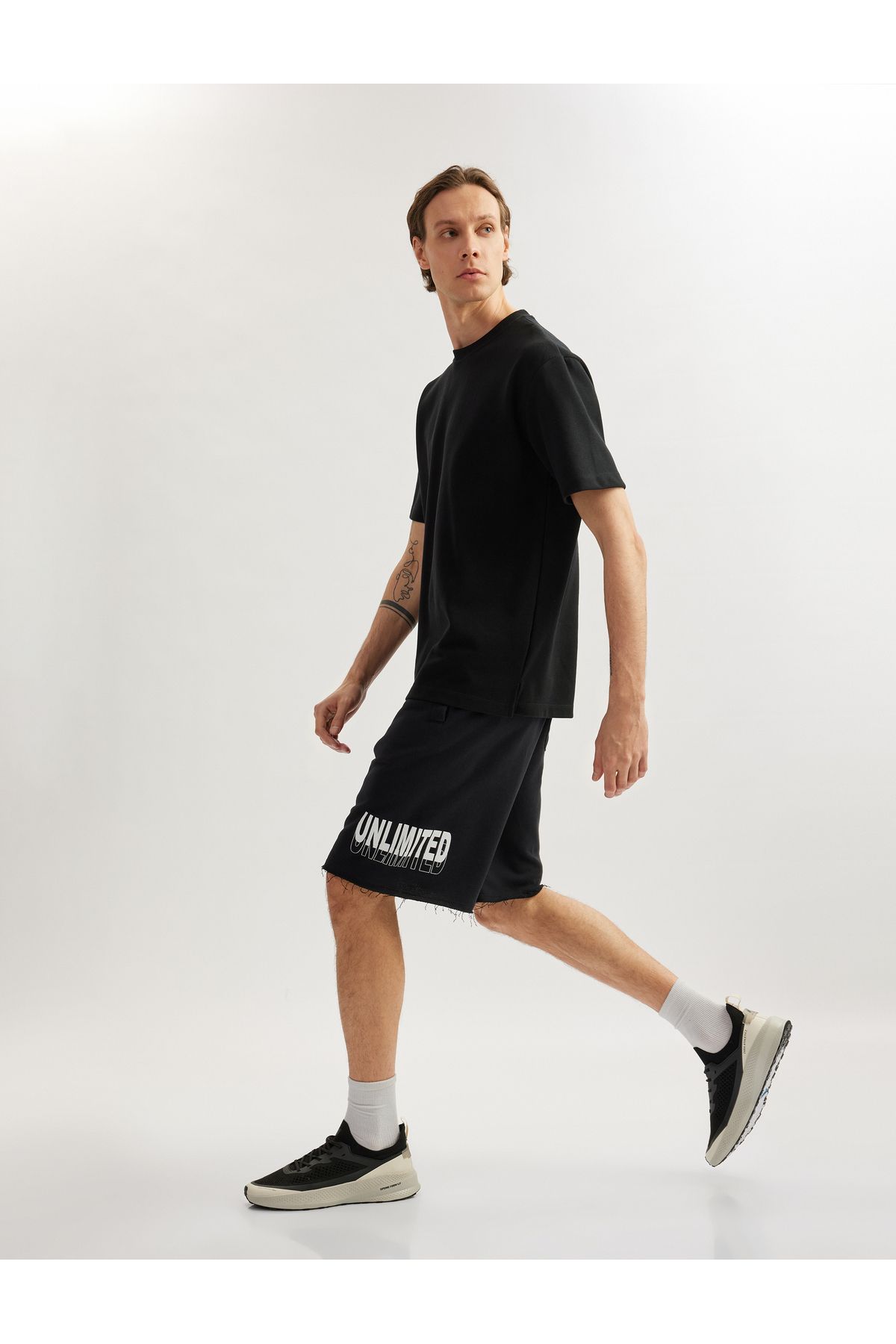 Koton Yeni Sezon Slogan Baskılı Cepli Bermuda Beli Bağcıklı Pamuk Karışımlı Oversize Spor Şort