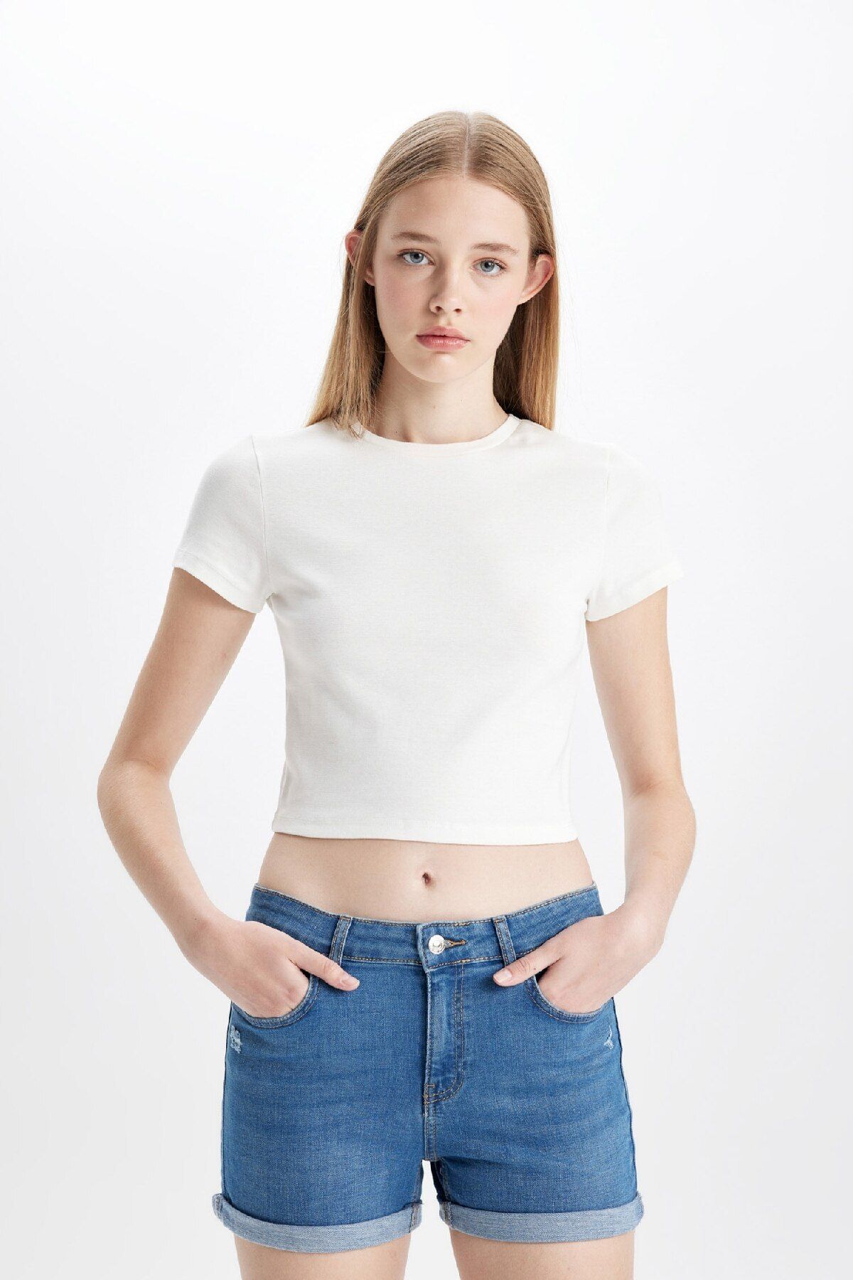 DeFacto-High Waist Umgeschlagenes Bein - Jeans Shorts B9195AX24SM 4