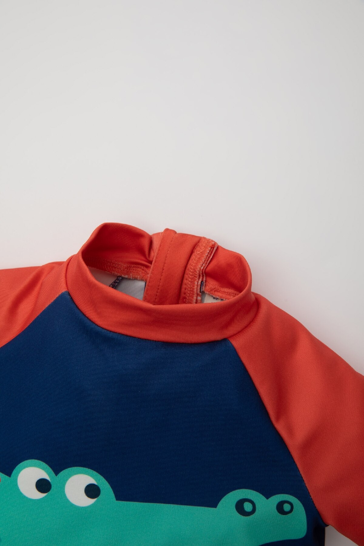 Defacto Timsah Desenli Kısa Kollu Tulum Mayo B9667A524SM fotoğrafı 2 (önizleme)