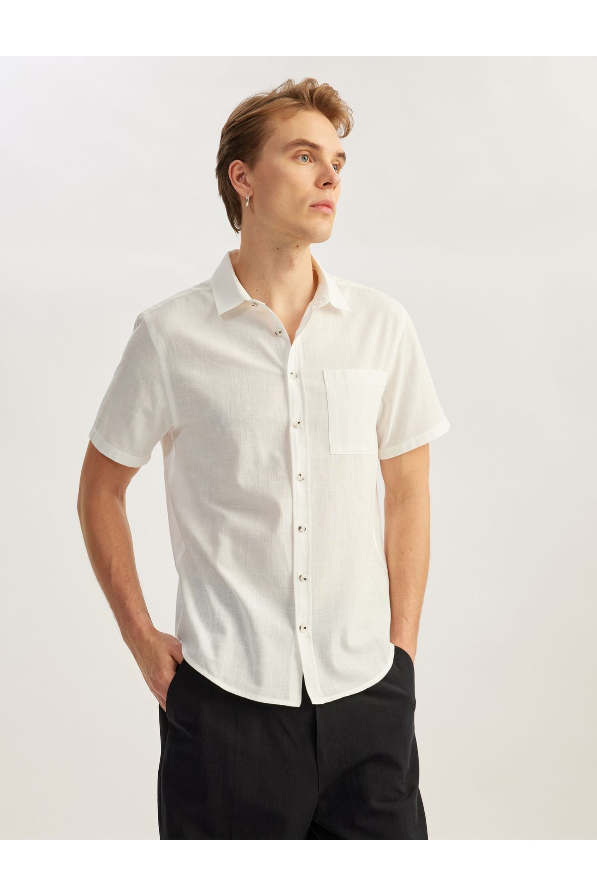 Koton Yeni Sezon Kısa Kollu Pamuklu Cep Detaylı Slim Fit Gömlek