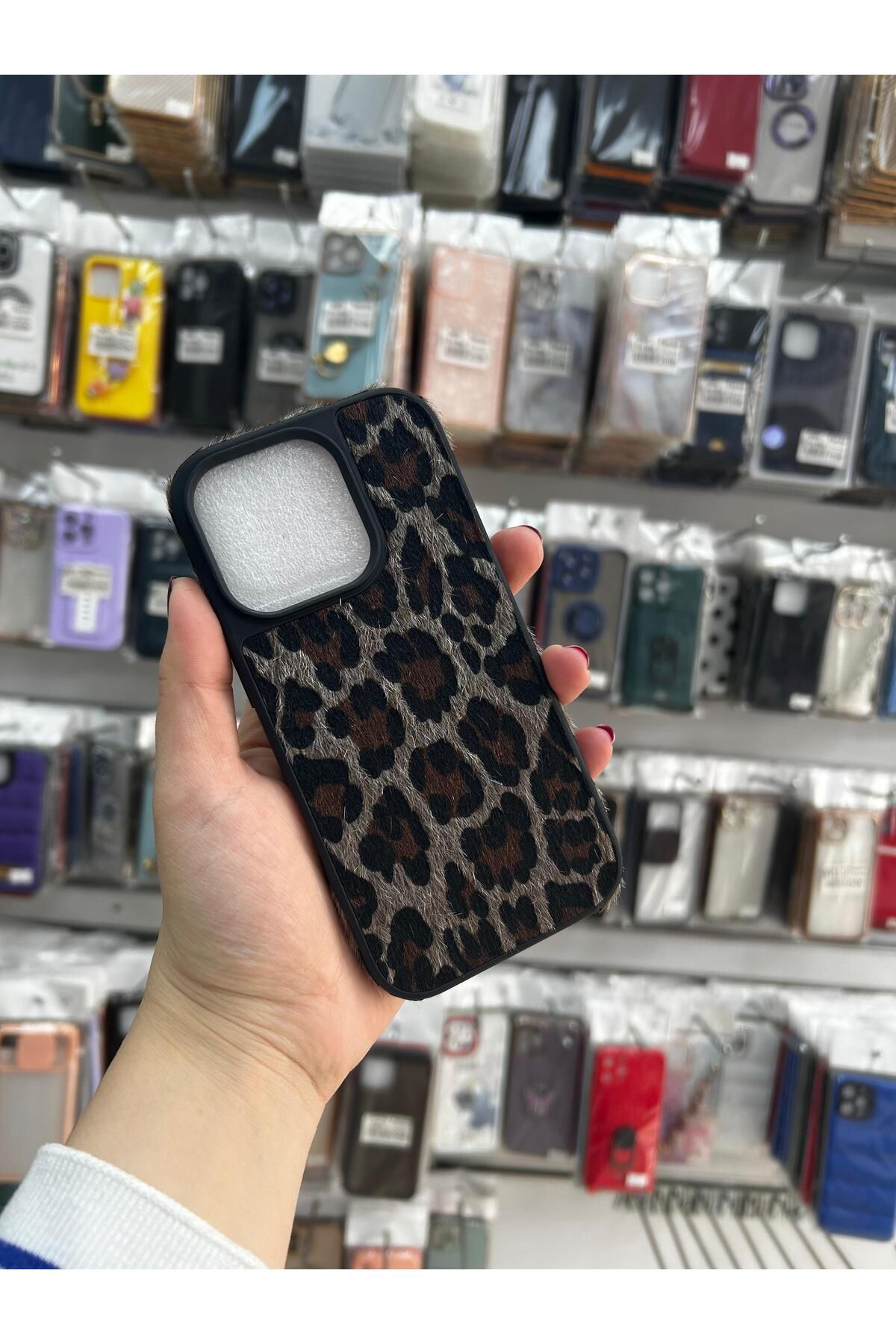 TECNOTREND Apple iphone 16 Pro Tüylü Leopar KILIF