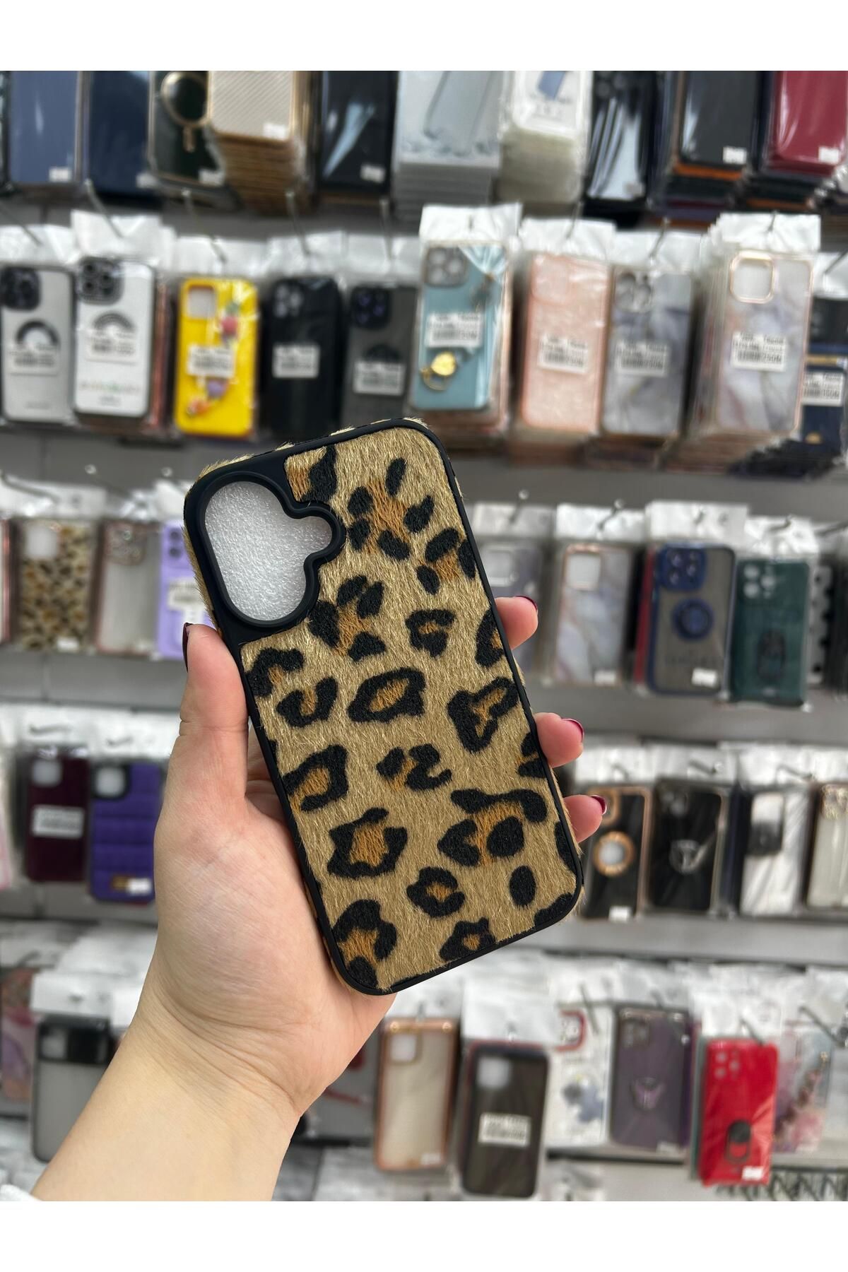 TECNOTREND Apple iphone 16 Tüylü Leopar KILIF