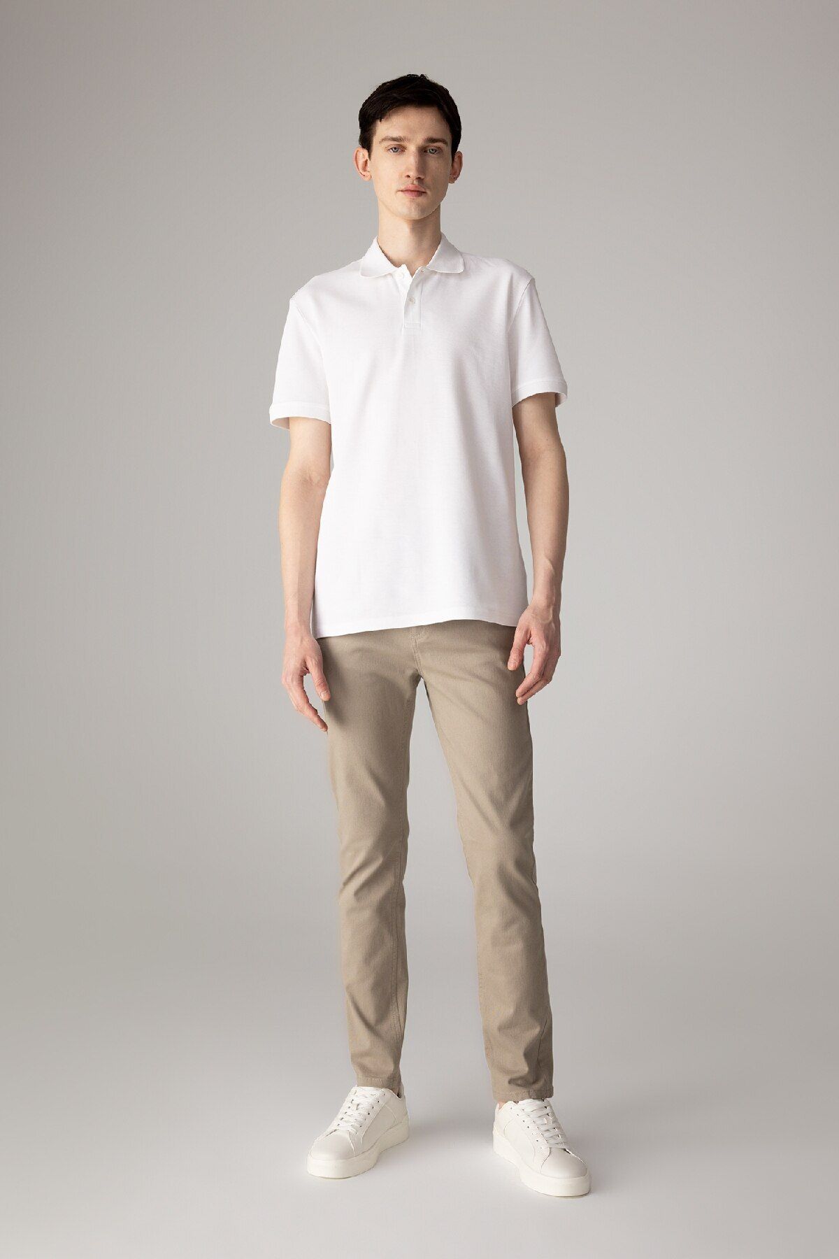 DeFacto-Kurzärmliges Basic-Polo-T-Shirt aus einfarbigem Piqué-Stoff mit normaler Passform C1293ax24sp 2