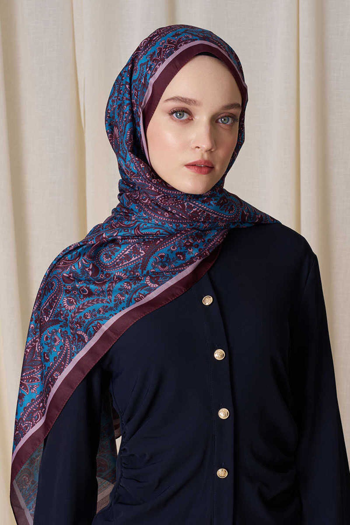Madame Polo-Petrol Motif Veloria Motif Shawl Is Accepted as a Shawl with a Historical Design and Round Motifs. 3