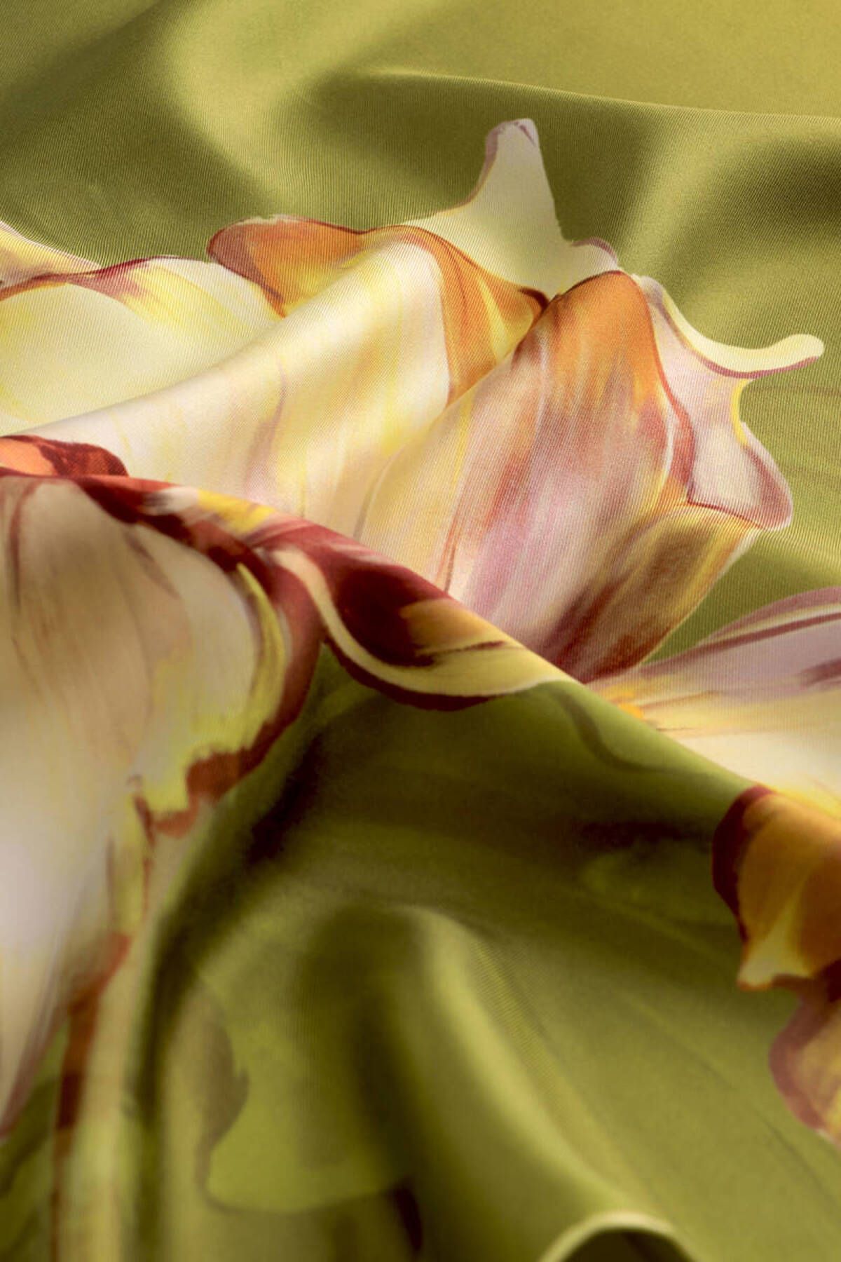 Bursa İpek-Acid Green Irises Pattern Twill Silk Scarf 3