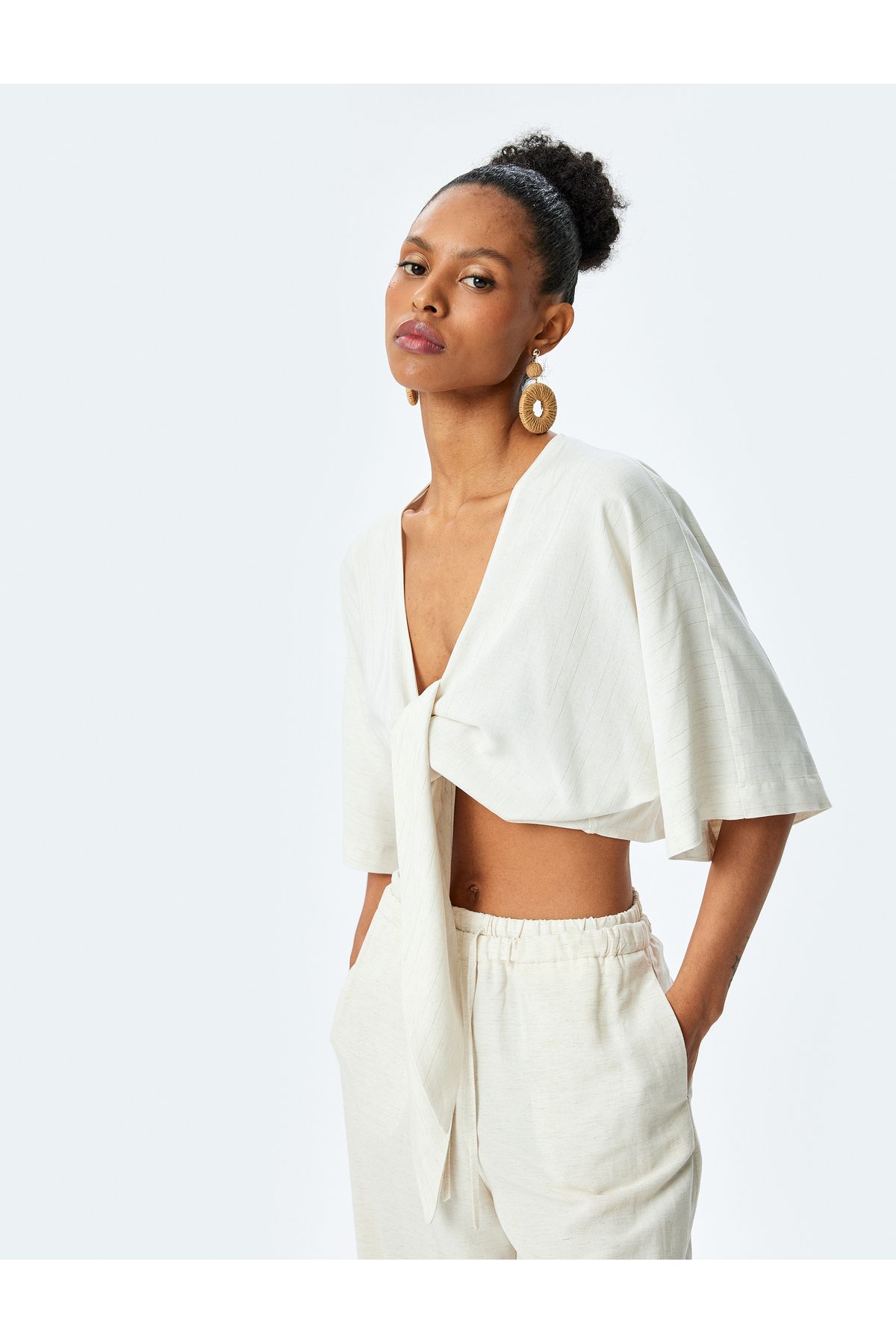 Koton Yeni Sezon Viskon Keten Karışımlı Kimono Kol Bağlama Detaylı Crop Bluz