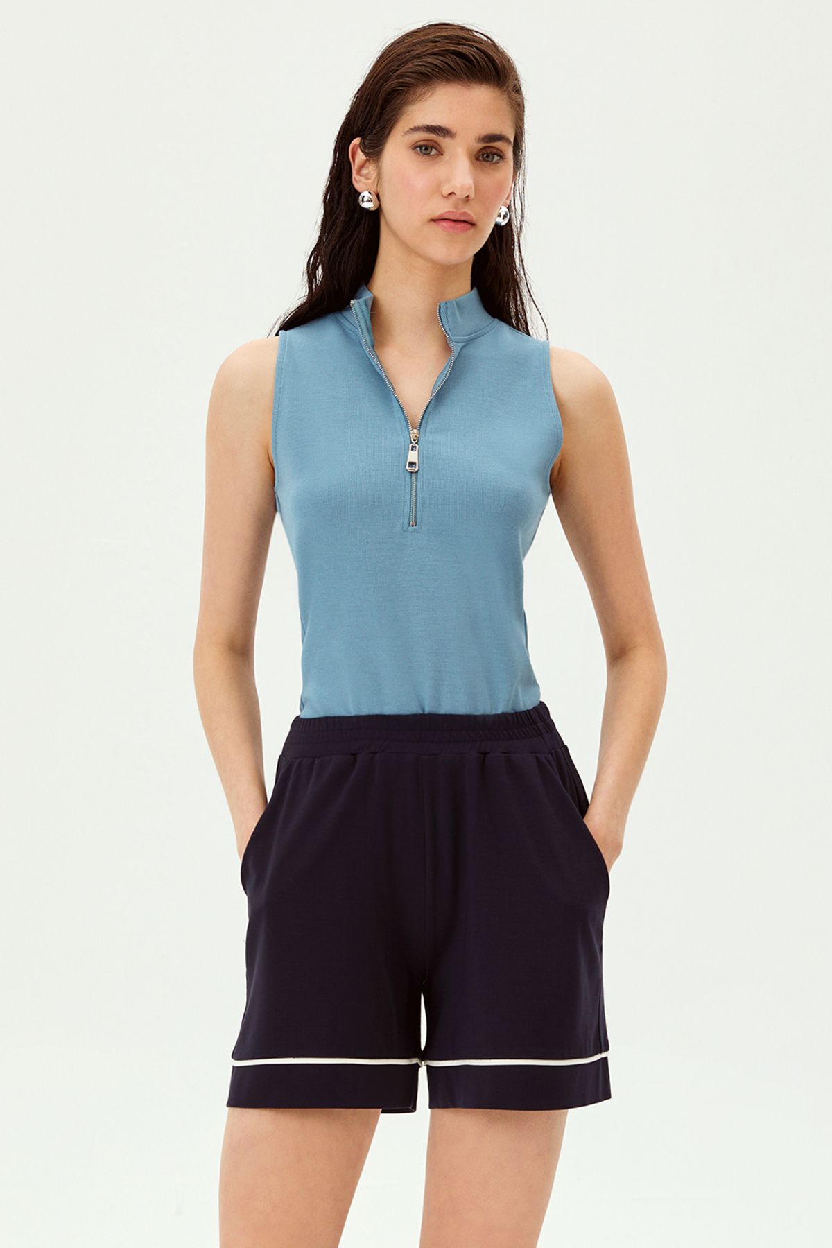 Allyco-Short Regular Knitted Shorts with Elastic Waistband and Stripe Detail 3