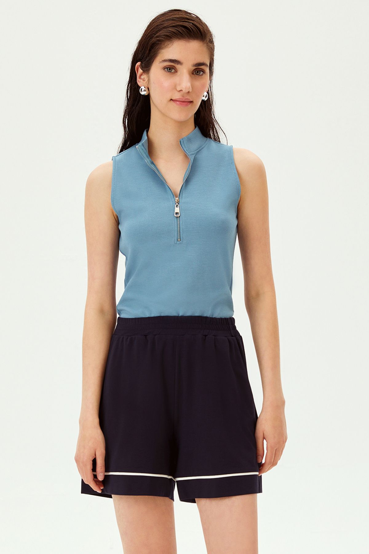 Allyco-Short Regular Knitted Shorts with Elastic Waistband and Stripe Detail 4
