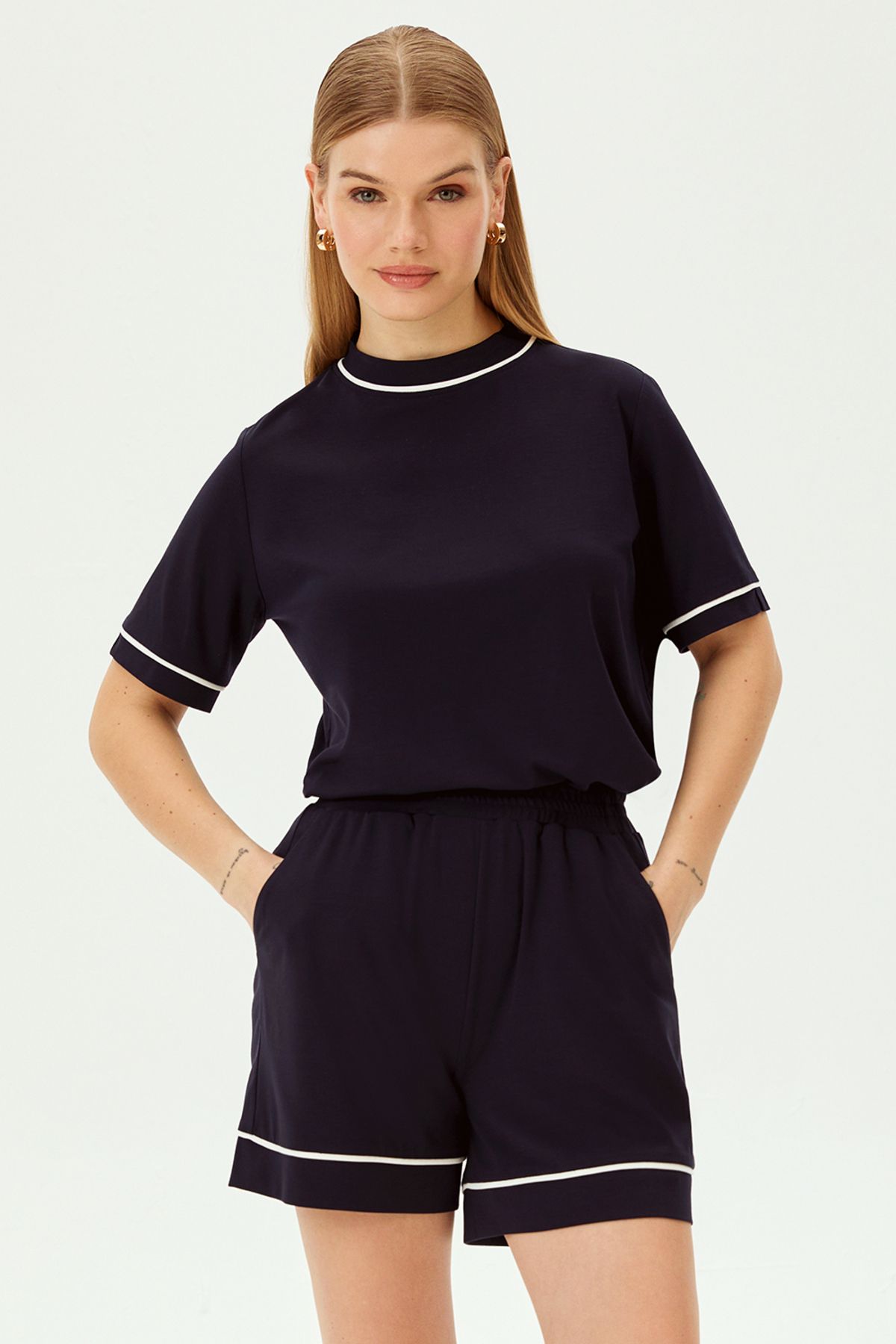 Allyco-Short Regular Knitted Shorts with Elastic Waistband and Stripe Detail 7
