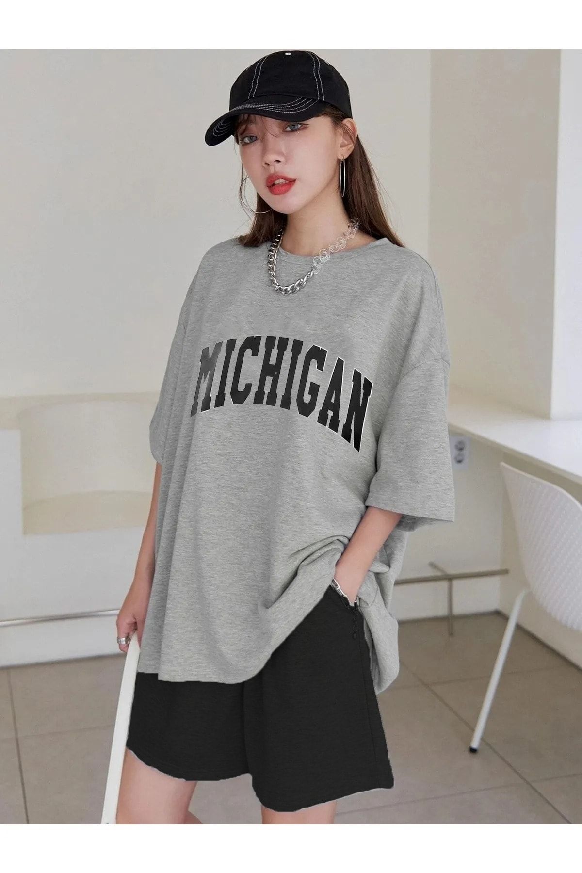 Trendglow Michigan Gri T-shirt Siyah Penye Şort - Alt Üst Takım Baskılı Oversize Bisiklet Yaka