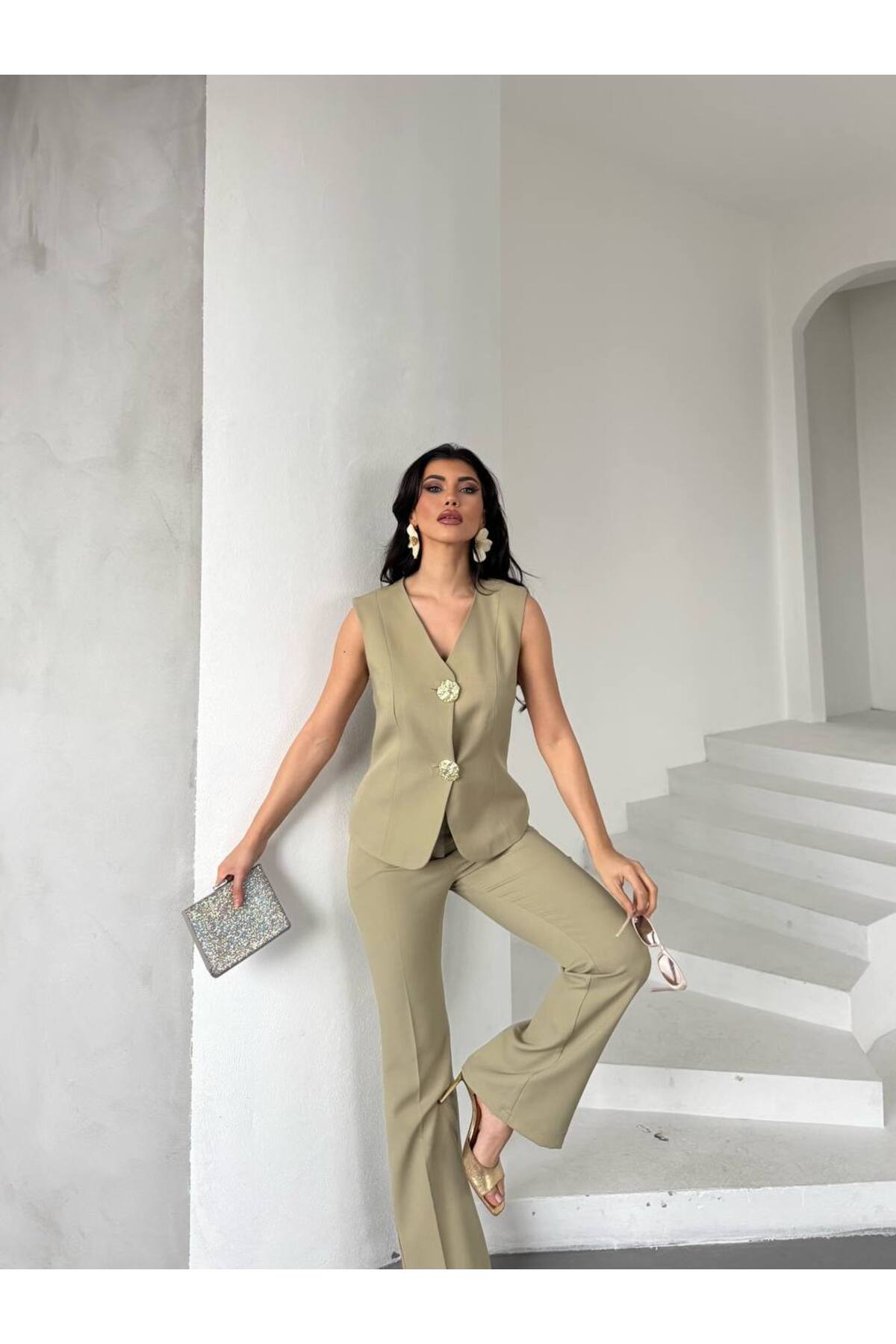 Ensemble veste et pantalon kaki femme à boutons dorés - Görsel 4