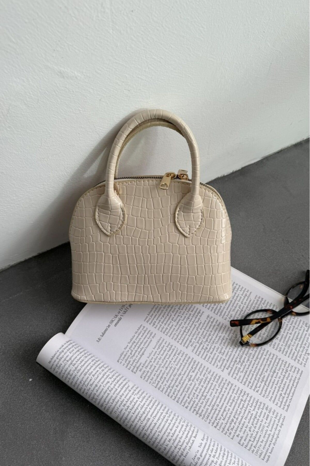 LEONAS-Mini Cross Strap Women's Hand and Shoulder Bag, Darla Patterned Cream Model 1