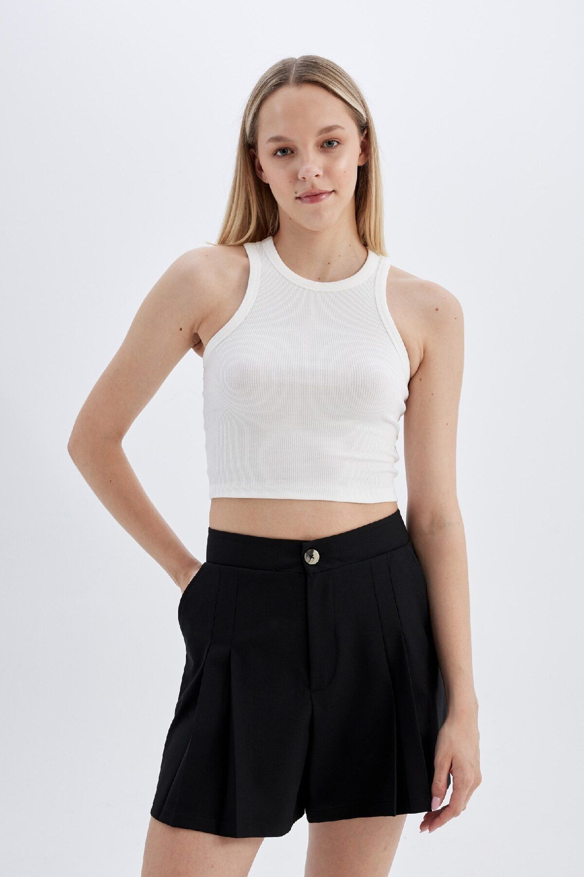 DeFacto-High Waist Pleated Regular Fit Shorts - D0963Ax24Sm 3