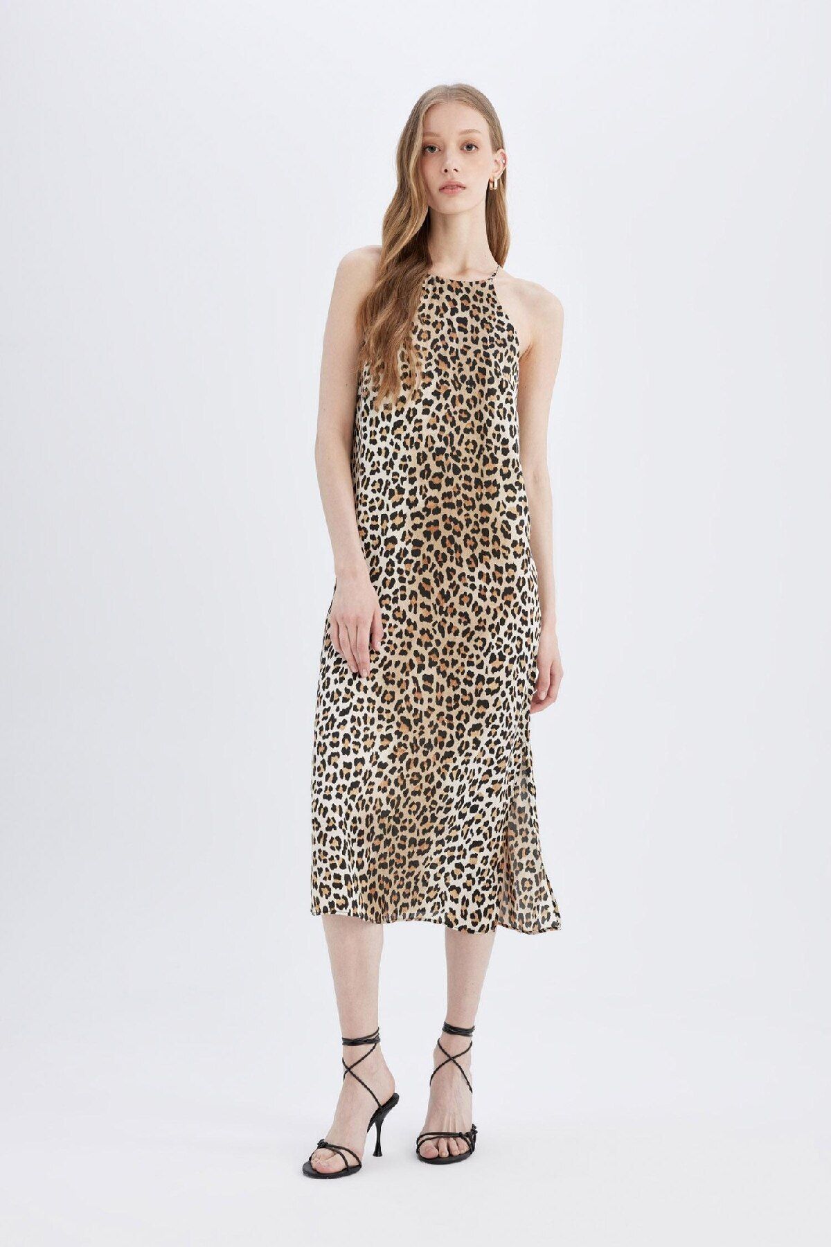 complete the look image