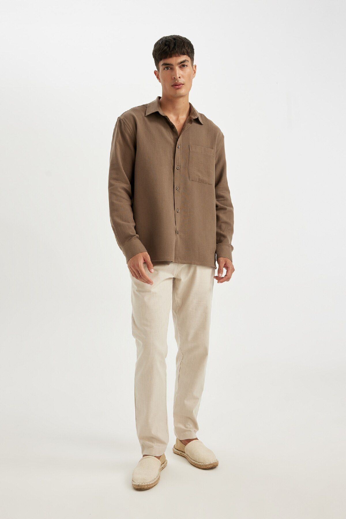 DeFacto-Normale Passform, einfaches Baumwoll-Langarmshirt D2619ax24au 2
