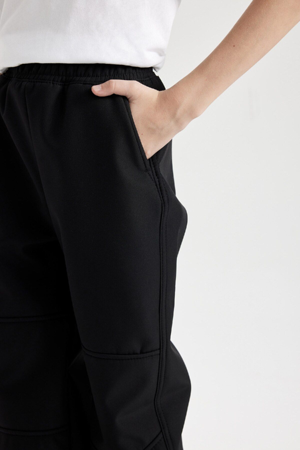 DeFacto-Schwarze Joggerhose für Jungen mit elastischem Bund und Beinen und Cargotaschen, Plüsch-Fleece-Futter D3460a824w 5