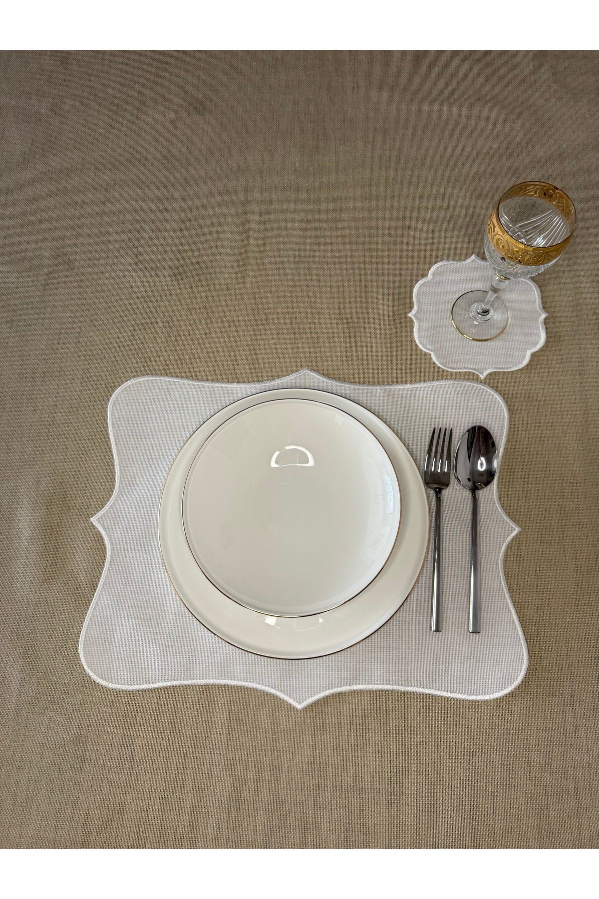 Smiling Home-12 in Ecru Color Set: 6 Presentation Plates and 6 Napkins 2