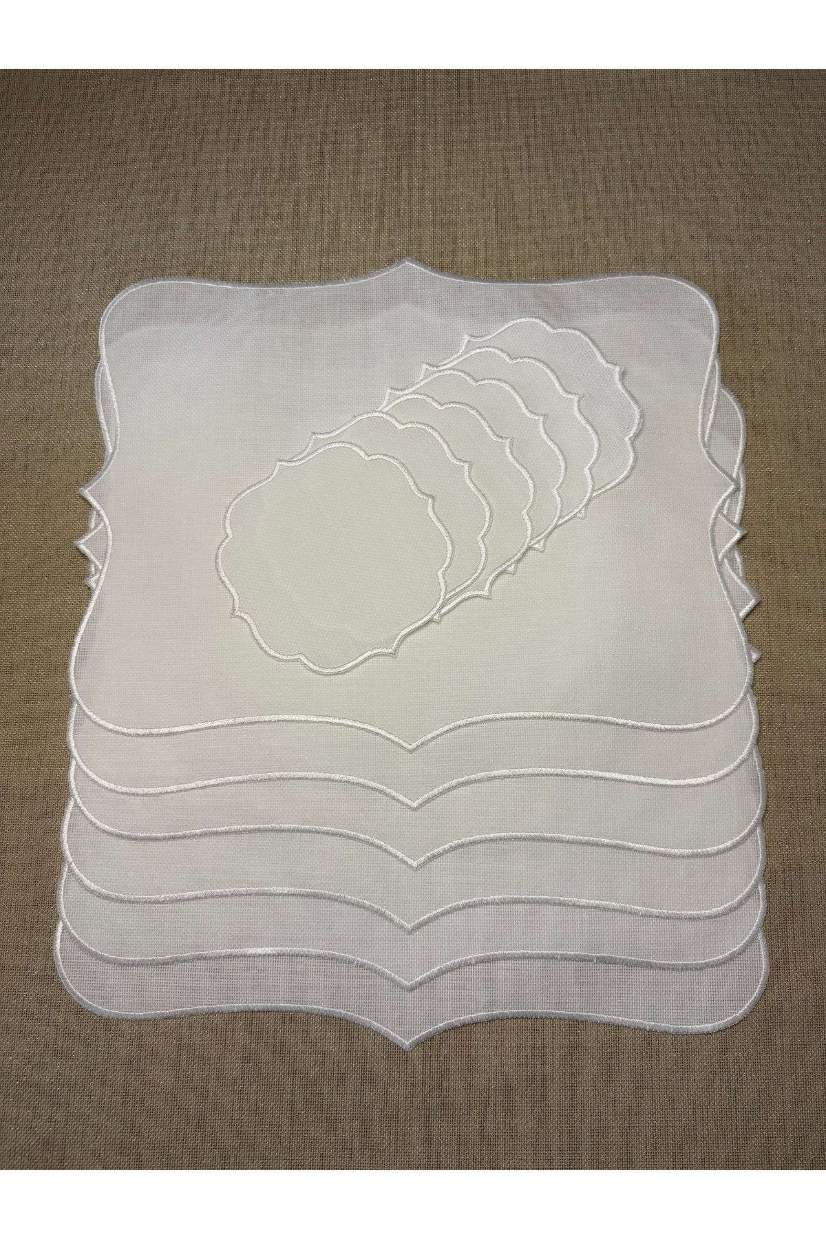 Smiling Home-12 in Ecru Color Set: 6 Presentation Plates and 6 Napkins 3