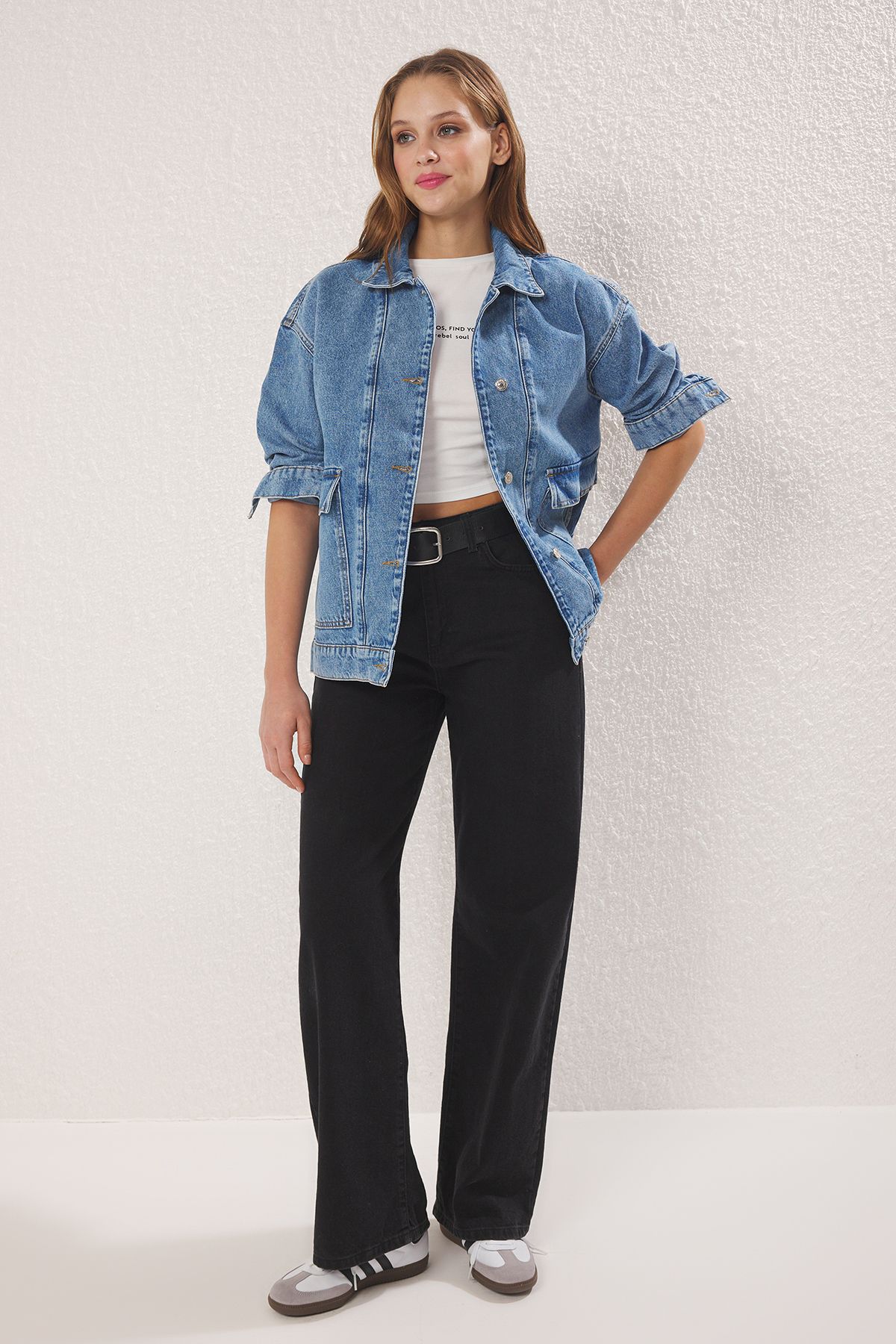 Trendyol Collection Jasnoniebieska, Bardziej Ekologiczna, Oversize'owa Kurtka Jeansowa Z Kieszeniami Kobieta - M/L