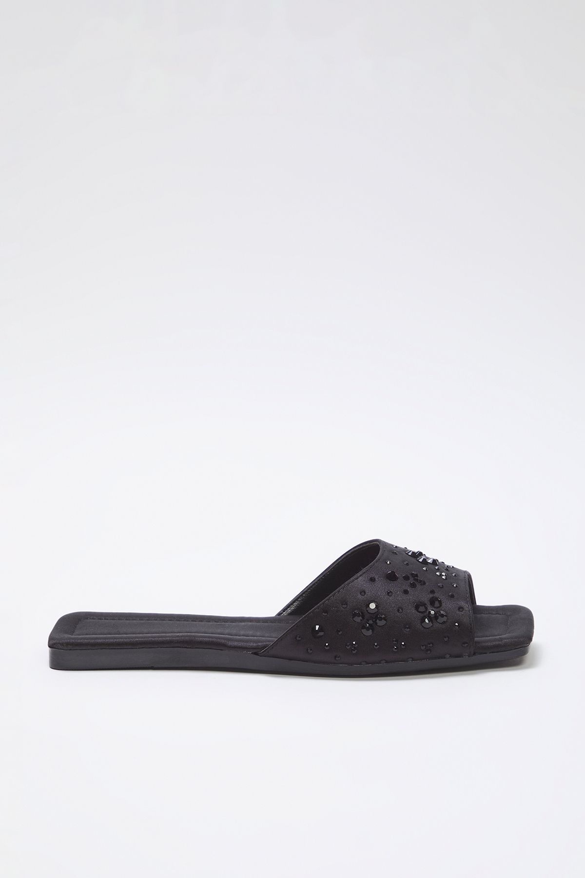 TRENDYOL SHOES-شبشب نسائي أنيق من الساتان الحجري الأسود TAKSS25TE00025 3
