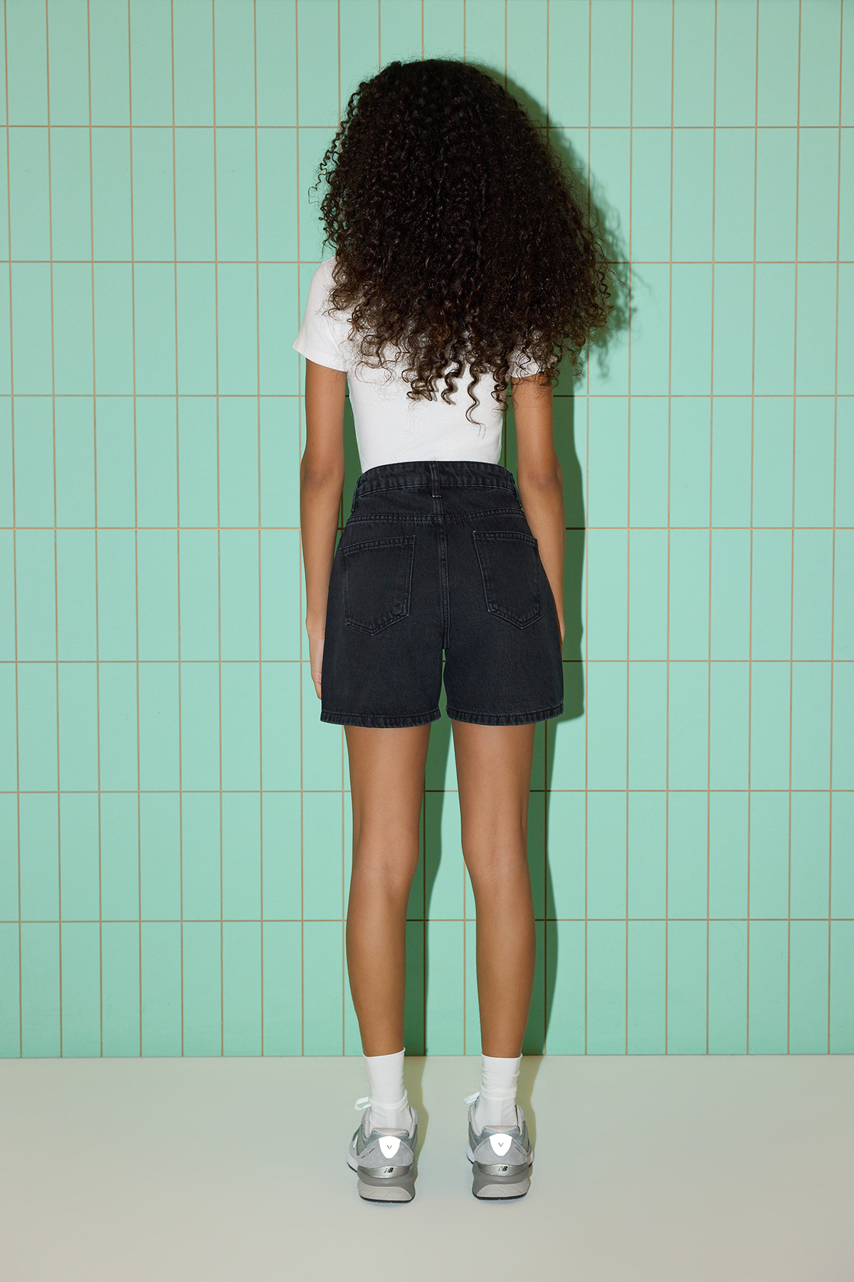 Trendyolmilla  Siyah Normal Bel City Boy Denim Şort TWOSS25SR00173 - Görsel 4