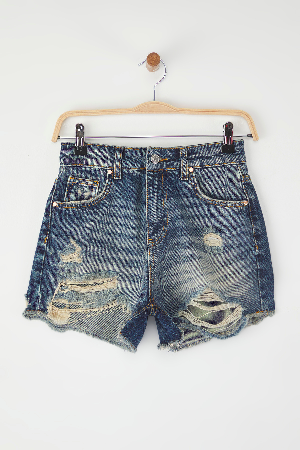 Trendyolmilla  Koyu Mavi Normal Bel Yırtık Detaylı Mini Denim Şort TWOSS25SR00171 - Görsel 5