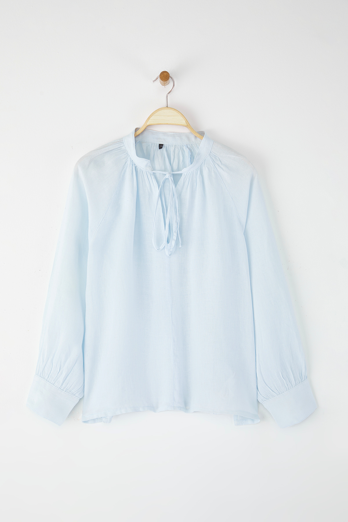 Trendyolmilla  Mavi %100 Keten Hakim Yaka Gömlek TWOSS25GO00134 - Görsel 5