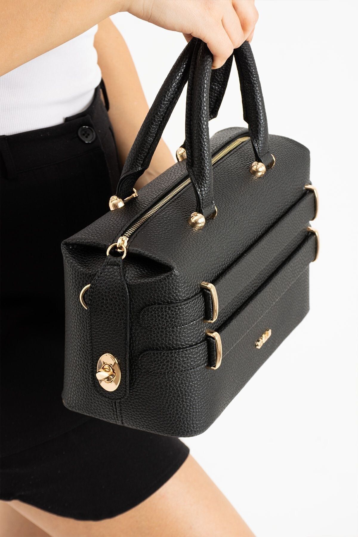 GALB LEATHER-FENDİ-491 حقيبة كتف رياضية كلاسيكية كبيرة الحجم للنساء 3
