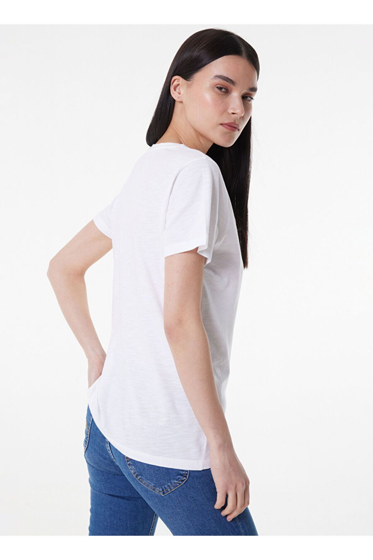 Lee L41JENLJ V Yaka  Regular Fit  Beyaz Kadın T-Shirt