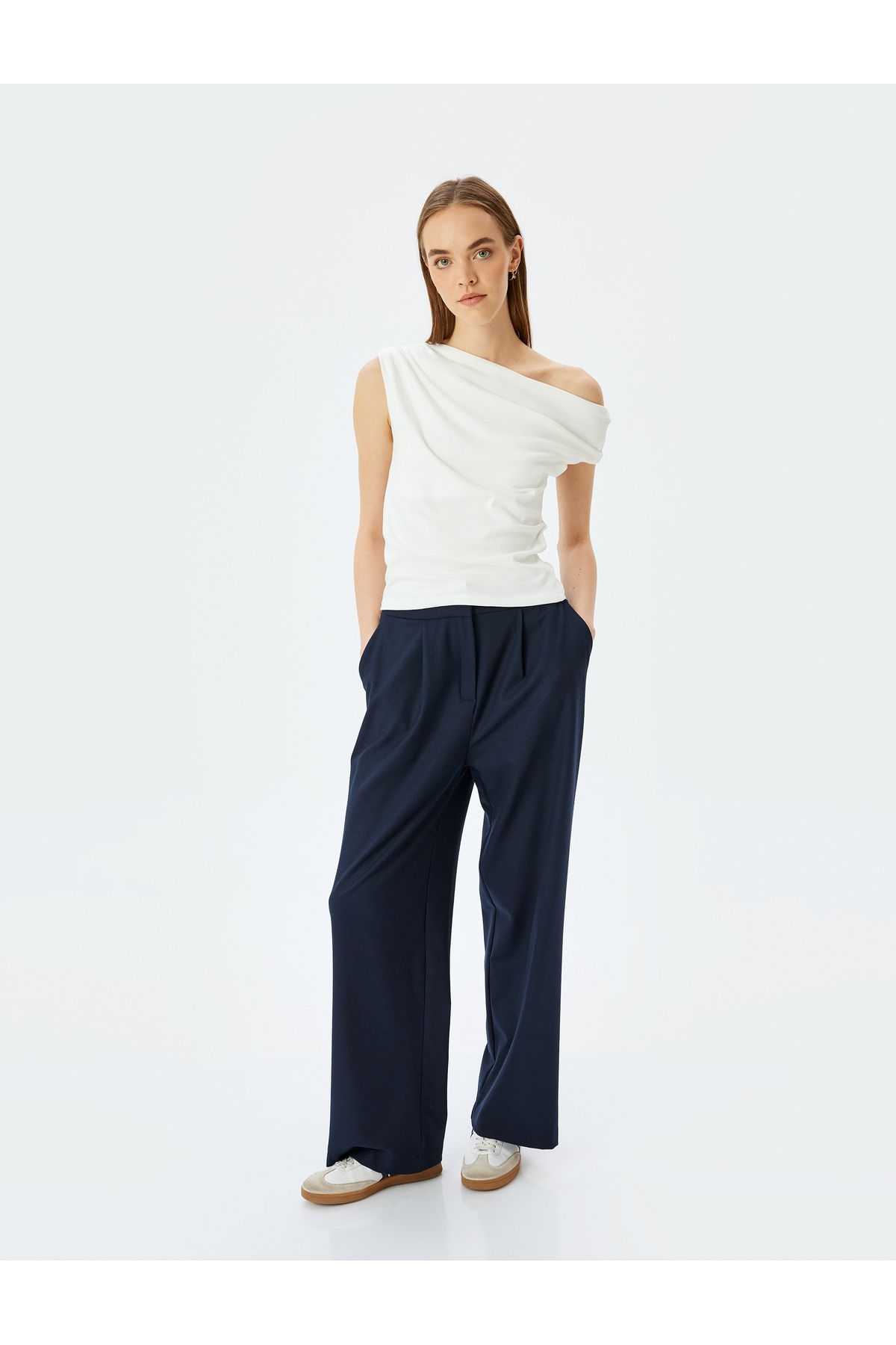 Koton Yeni Sezon Kayık Yaka Drapeli Kolsuz Slim Fit Bluz